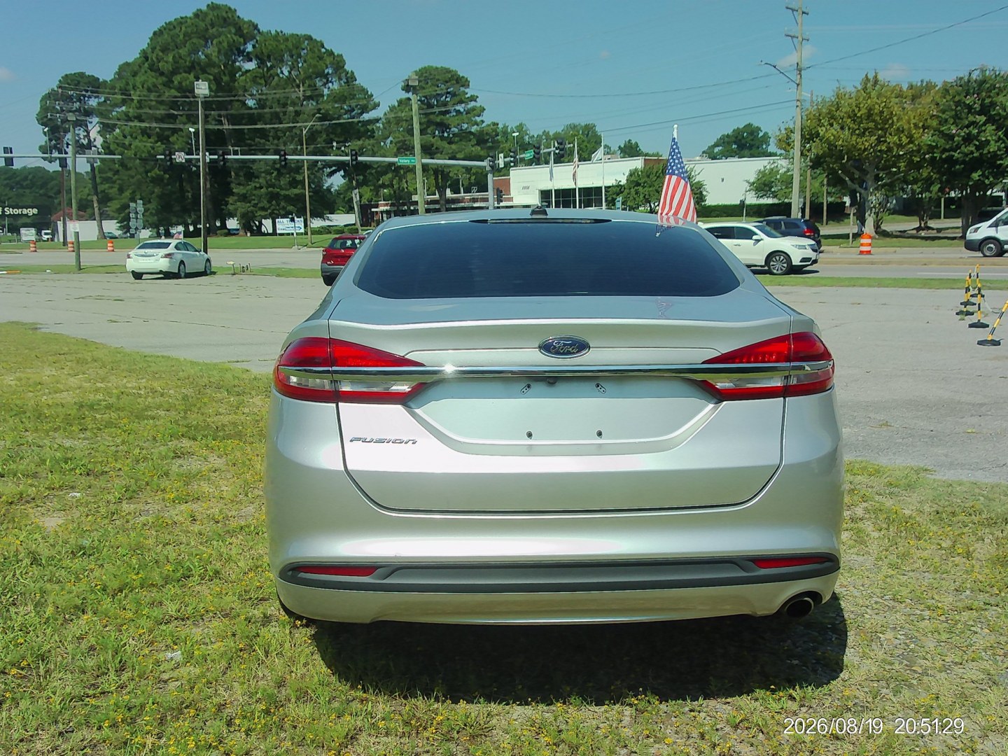 2018 Silver Ford Fusion S (3FA6P0G7XJR) with an 2.5L L4 DOHC 16V engine, 6A transmission, located at 2553 Airline Blvd, Portsmouth, VA, 23701, (757) 488-8331, 36.813889, -76.357597- Photo#6