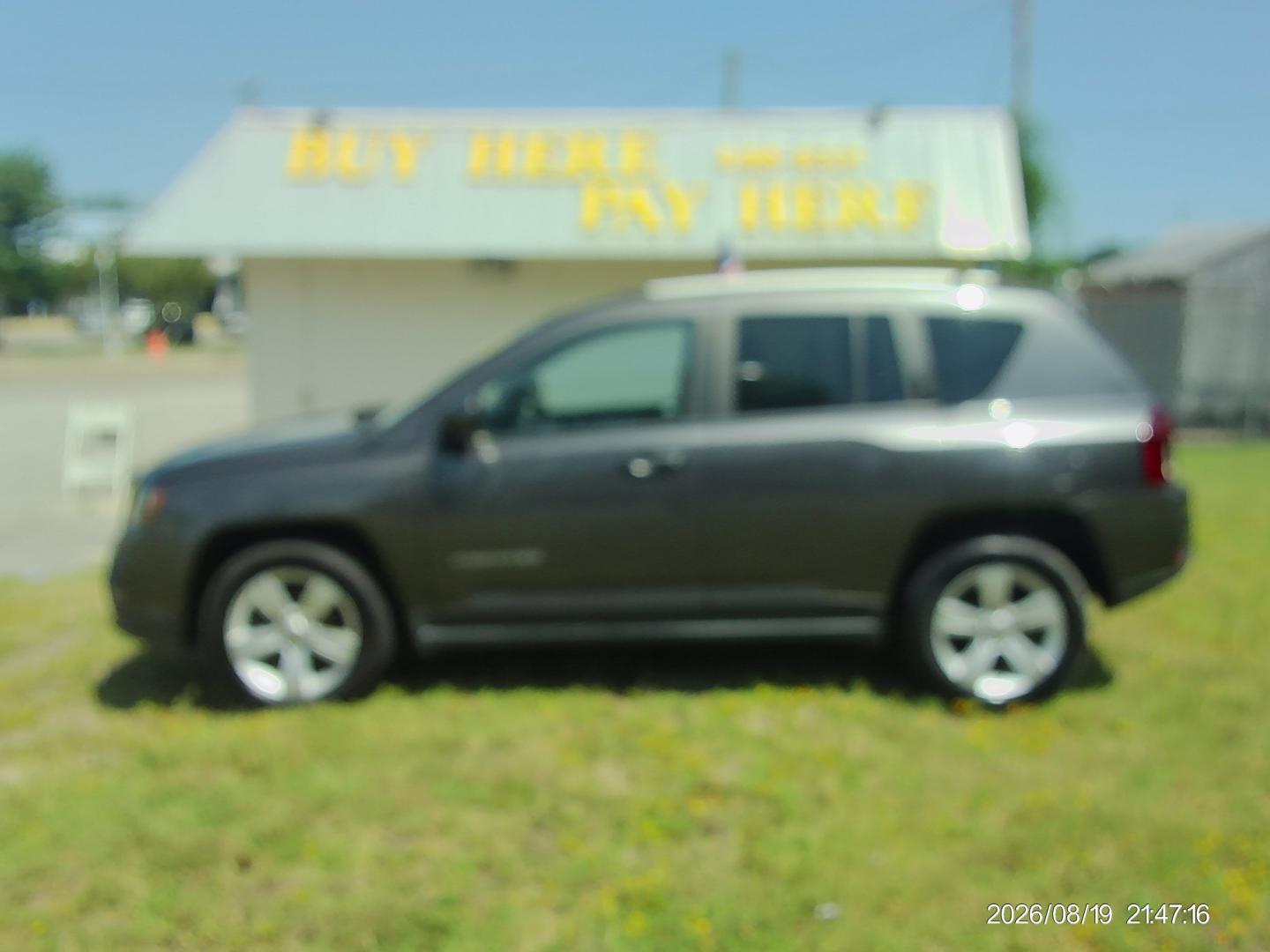 2017 Gray Jeep Compass Latitude 4WD (1C4NJDEB8HD) with an 2.4L L4 DOHC 16V engine, 6A transmission, located at 2553 Airline Blvd, Portsmouth, VA, 23701, (757) 488-8331, 36.813889, -76.357597 - ***VEHICLE TERMS*** Down Payment: $799 Weekly Payment: $115 APR: 23.9% Repayment Terms: 42 Months *** CALL ELIZABETH SMITH - DIRECTOR OF MARKETING @ 757-488-8331 TO SCHEDULE YOUR APPOINTMENT TODAY AND GET PRE-APPROVED RIGHT OVER THE PHONE***- Photo#0