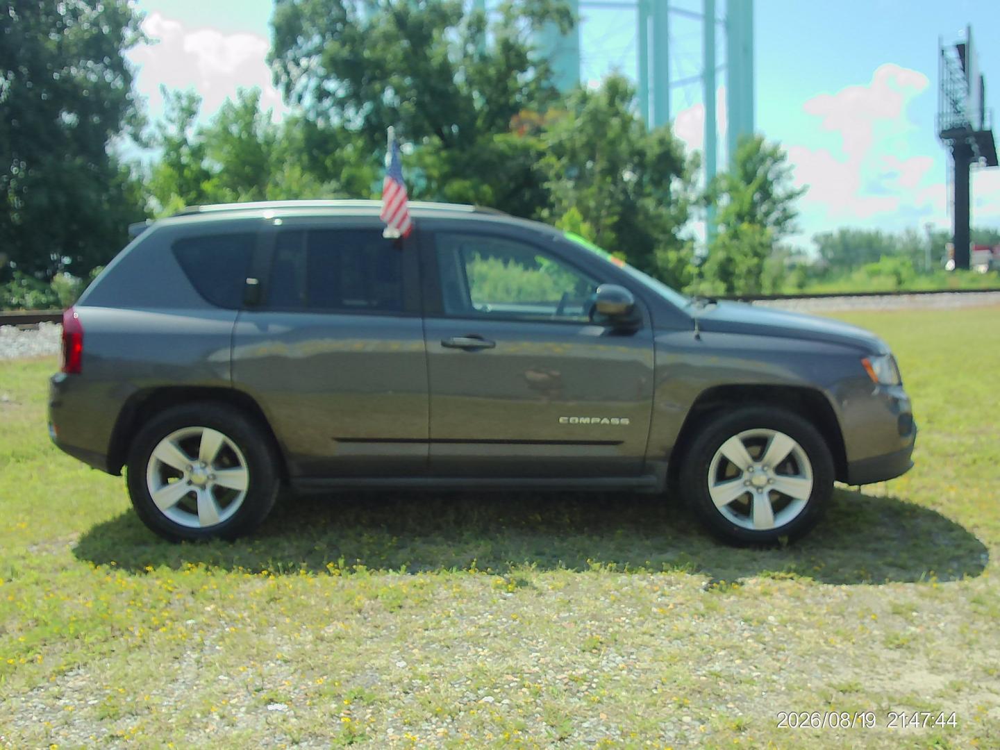 2017 Gray Jeep Compass Latitude 4WD (1C4NJDEB8HD) with an 2.4L L4 DOHC 16V engine, 6A transmission, located at 2553 Airline Blvd, Portsmouth, VA, 23701, (757) 488-8331, 36.813889, -76.357597 - ***VEHICLE TERMS*** Down Payment: $799 Weekly Payment: $115 APR: 23.9% Repayment Terms: 42 Months *** CALL ELIZABETH SMITH - DIRECTOR OF MARKETING @ 757-488-8331 TO SCHEDULE YOUR APPOINTMENT TODAY AND GET PRE-APPROVED RIGHT OVER THE PHONE***- Photo#4