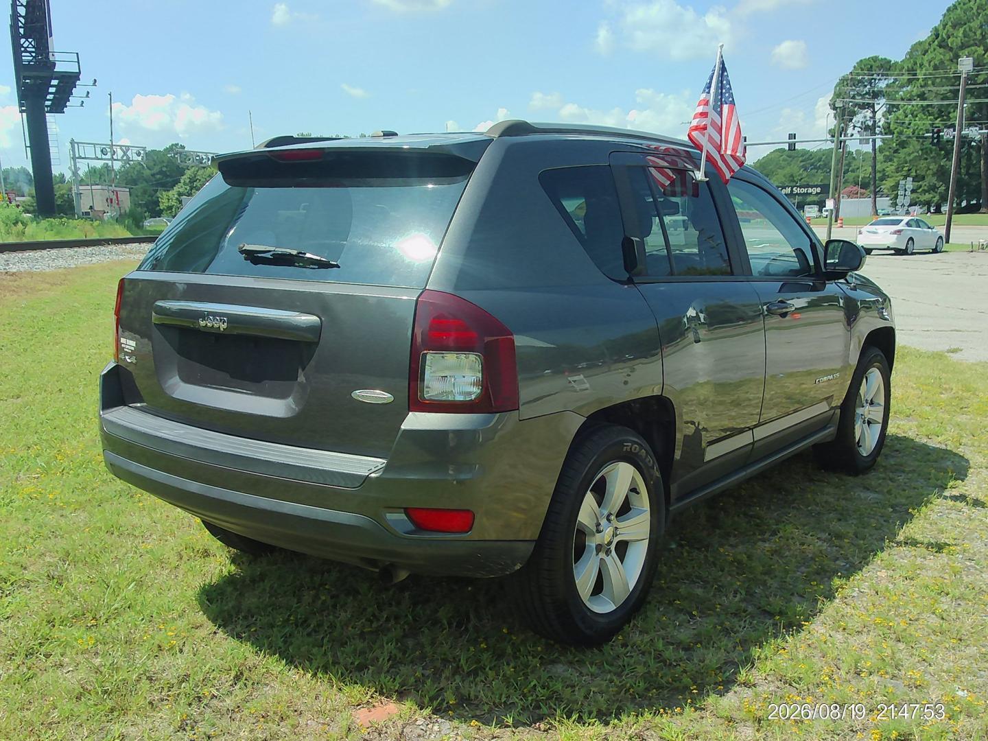 2017 Gray Jeep Compass Latitude 4WD (1C4NJDEB8HD) with an 2.4L L4 DOHC 16V engine, 6A transmission, located at 2553 Airline Blvd, Portsmouth, VA, 23701, (757) 488-8331, 36.813889, -76.357597 - ***VEHICLE TERMS*** Down Payment: $799 Weekly Payment: $115 APR: 23.9% Repayment Terms: 42 Months *** CALL ELIZABETH SMITH - DIRECTOR OF MARKETING @ 757-488-8331 TO SCHEDULE YOUR APPOINTMENT TODAY AND GET PRE-APPROVED RIGHT OVER THE PHONE***- Photo#5