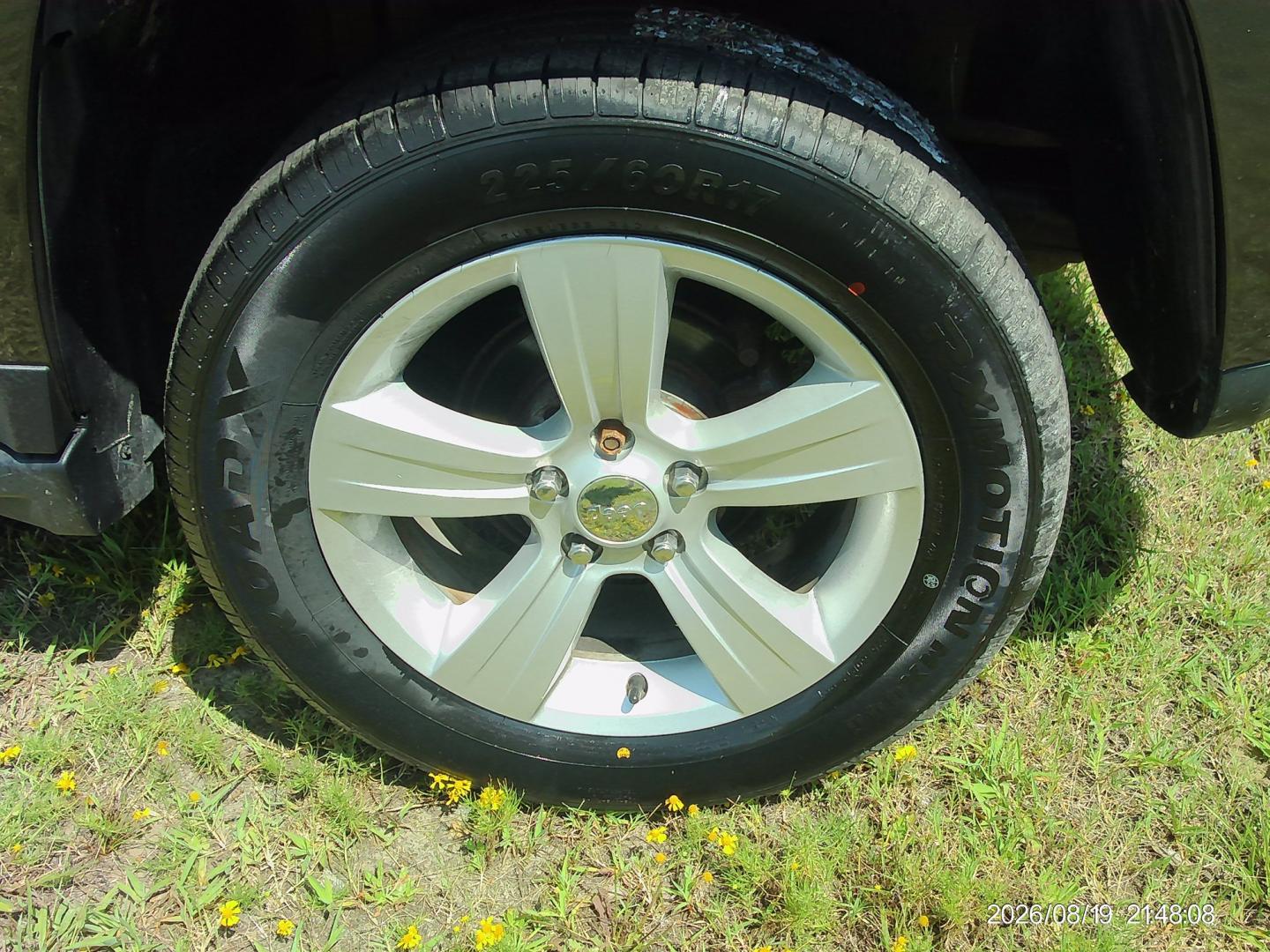 2017 Gray Jeep Compass Latitude 4WD (1C4NJDEB8HD) with an 2.4L L4 DOHC 16V engine, 6A transmission, located at 2553 Airline Blvd, Portsmouth, VA, 23701, (757) 488-8331, 36.813889, -76.357597 - ***VEHICLE TERMS*** Down Payment: $799 Weekly Payment: $115 APR: 23.9% Repayment Terms: 42 Months *** CALL ELIZABETH SMITH - DIRECTOR OF MARKETING @ 757-488-8331 TO SCHEDULE YOUR APPOINTMENT TODAY AND GET PRE-APPROVED RIGHT OVER THE PHONE***- Photo#8