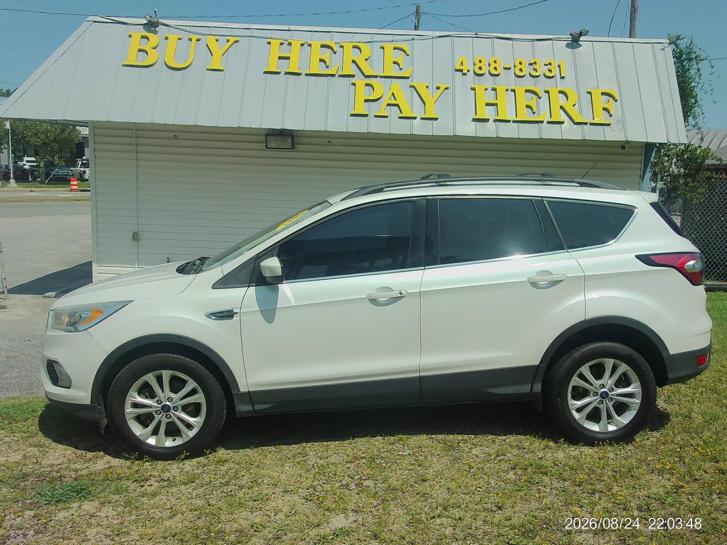 2017 White Ford Escape SE 4WD (1FMCU9GD8HU) with an 1.5L L4 DOHC 16V engine, 6A transmission, located at 2553 Airline Blvd, Portsmouth, VA, 23701, (757) 488-8331, 36.813889, -76.357597- Photo#0