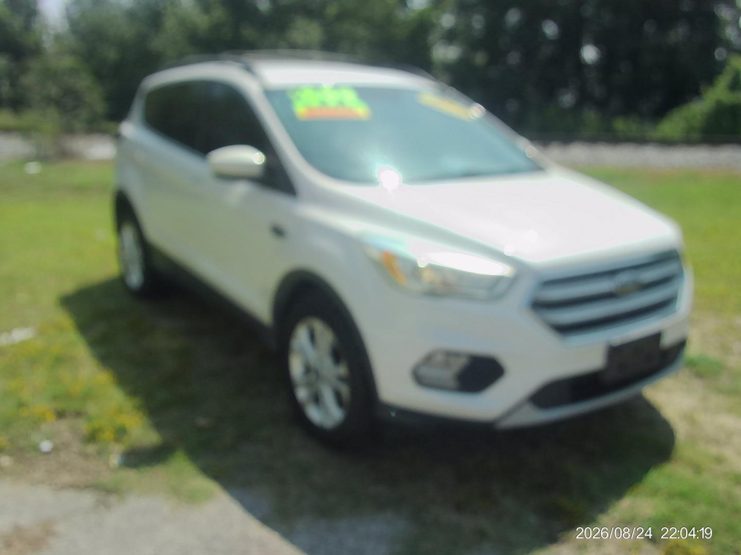 2017 White Ford Escape SE 4WD (1FMCU9GD8HU) with an 1.5L L4 DOHC 16V engine, 6A transmission, located at 2553 Airline Blvd, Portsmouth, VA, 23701, (757) 488-8331, 36.813889, -76.357597- Photo#3