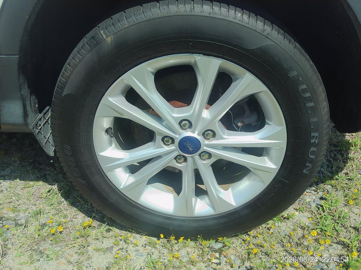 2017 White Ford Escape SE 4WD (1FMCU9GD8HU) with an 1.5L L4 DOHC 16V engine, 6A transmission, located at 2553 Airline Blvd, Portsmouth, VA, 23701, (757) 488-8331, 36.813889, -76.357597- Photo#8