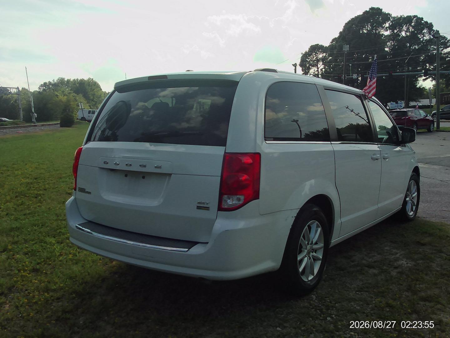 2019 White Dodge Grand Caravan SXT (2C4RDGCG7KR) with an 3.6L V6 DOHC 24V engine, 6A transmission, located at 2553 Airline Blvd, Portsmouth, VA, 23701, (757) 488-8331, 36.813889, -76.357597 - ***VEHICLE TERMS*** Down Payment: $899 Weekly Payment: $115 APR: 23.9% Repayment Terms: 42 Months *** CALL ELIZABETH SMITH - DIRECTOR OF MARKETING @ 757-488-8331 TO SCHEDULE YOUR APPOINTMENT TODAY AND GET PRE-APPROVED RIGHT OVER THE PHONE***- Photo#5