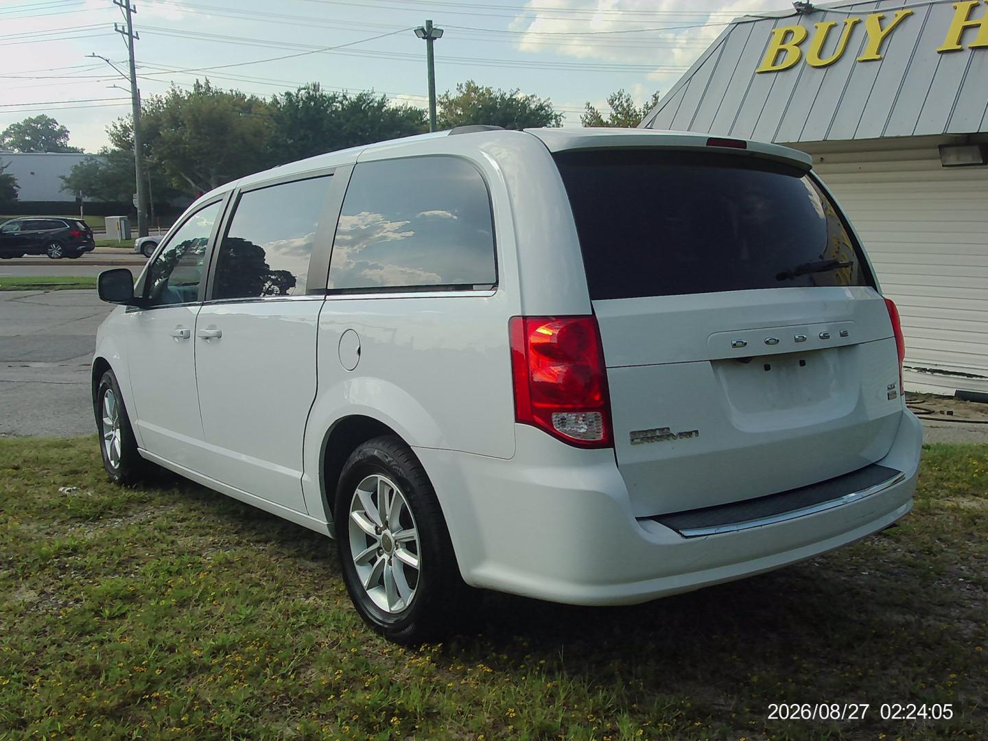 2019 White Dodge Grand Caravan SXT (2C4RDGCG7KR) with an 3.6L V6 DOHC 24V engine, 6A transmission, located at 2553 Airline Blvd, Portsmouth, VA, 23701, (757) 488-8331, 36.813889, -76.357597 - ***VEHICLE TERMS*** Down Payment: $899 Weekly Payment: $115 APR: 23.9% Repayment Terms: 42 Months *** CALL ELIZABETH SMITH - DIRECTOR OF MARKETING @ 757-488-8331 TO SCHEDULE YOUR APPOINTMENT TODAY AND GET PRE-APPROVED RIGHT OVER THE PHONE***- Photo#7