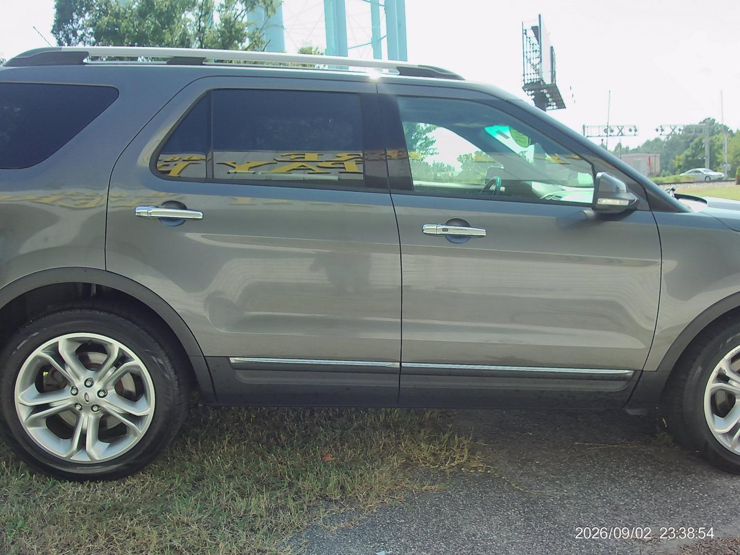 2015 Gray Ford Explorer Limited FWD (1FM5K7F83FG) with an 3.5L V6 DOHC 24V engine, 6-Speed Automatic transmission, located at 2553 Airline Blvd, Portsmouth, VA, 23701, (757) 488-8331, 36.813889, -76.357597 - ***VEHICLE TERMS*** Down Payment: $3999 Weekly Payment: $115 APR: 23.9% Repayment Terms: 42 Months *** CALL ELIZABETH SMITH - DIRECTOR OF MARKETING @ 757-488-8331 TO SCHEDULE YOUR APPOINTMENT TODAY AND GET PRE-APPROVED RIGHT OVER THE PHONE***- Photo#4