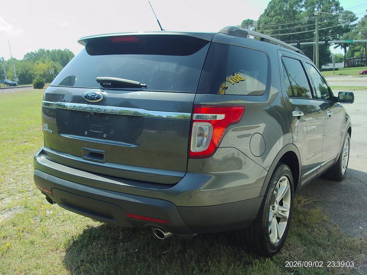 2015 Gray Ford Explorer Limited FWD (1FM5K7F83FG) with an 3.5L V6 DOHC 24V engine, 6-Speed Automatic transmission, located at 2553 Airline Blvd, Portsmouth, VA, 23701, (757) 488-8331, 36.813889, -76.357597 - ***VEHICLE TERMS*** Down Payment: $3999 Weekly Payment: $115 APR: 23.9% Repayment Terms: 42 Months *** CALL ELIZABETH SMITH - DIRECTOR OF MARKETING @ 757-488-8331 TO SCHEDULE YOUR APPOINTMENT TODAY AND GET PRE-APPROVED RIGHT OVER THE PHONE***- Photo#5