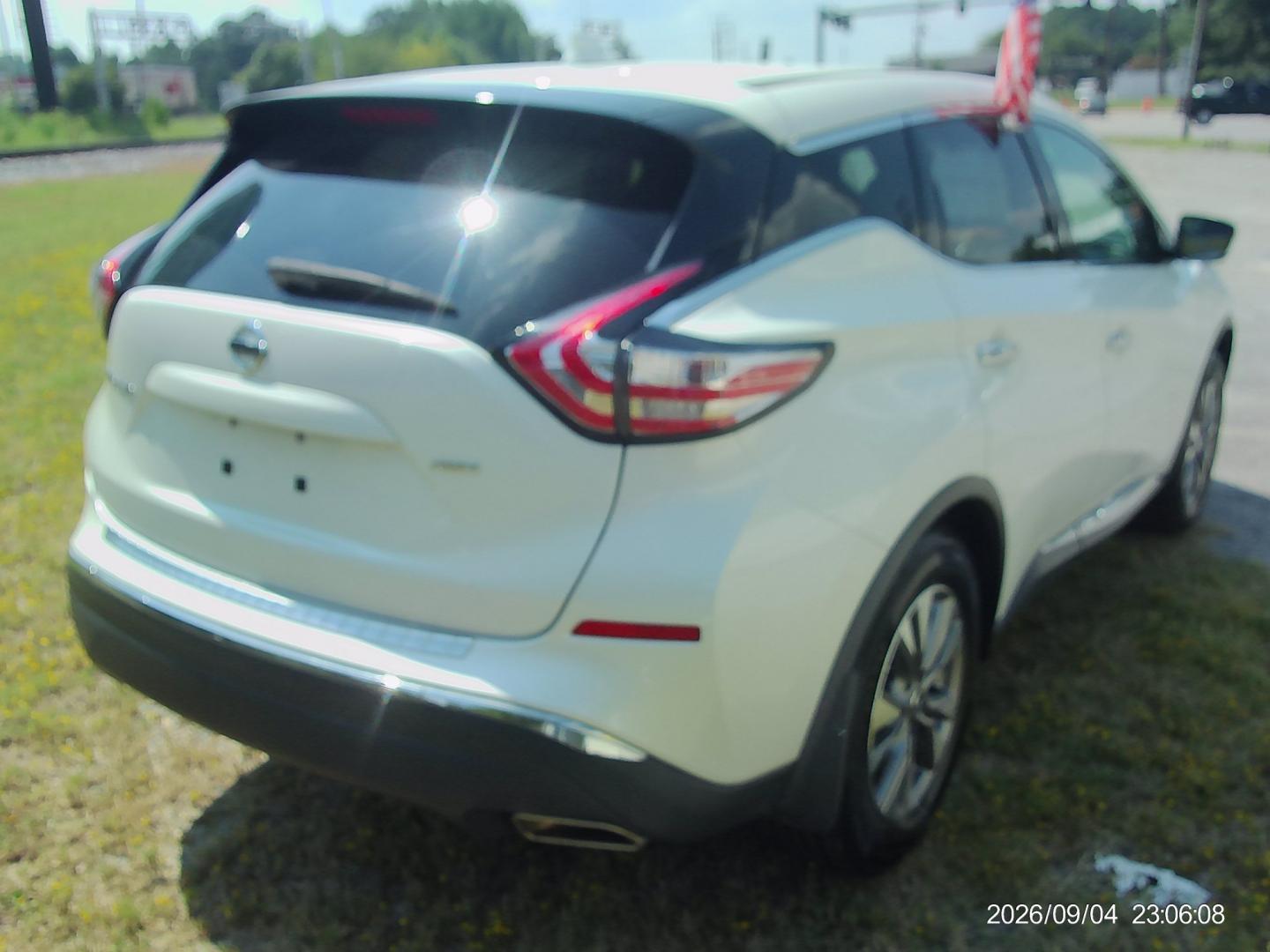 2018 White Nissan Murano Platinum AWD (5N1AZ2MH2JN) with an 3.5L V6 DOHC 24V engine, CVT transmission, located at 2553 Airline Blvd, Portsmouth, VA, 23701, (757) 488-8331, 36.813889, -76.357597 - ***VEHICLE TERMS*** Down Payment: $999 Weekly Payment: $115 APR: 23.9% Repayment Terms: 42 Months *** CALL ELIZABETH SMITH - DIRECTOR OF MARKETING @ 757-488-8331 TO SCHEDULE YOUR APPOINTMENT TODAY AND GET PRE-APPROVED RIGHT OVER THE PHONE***- Photo#5