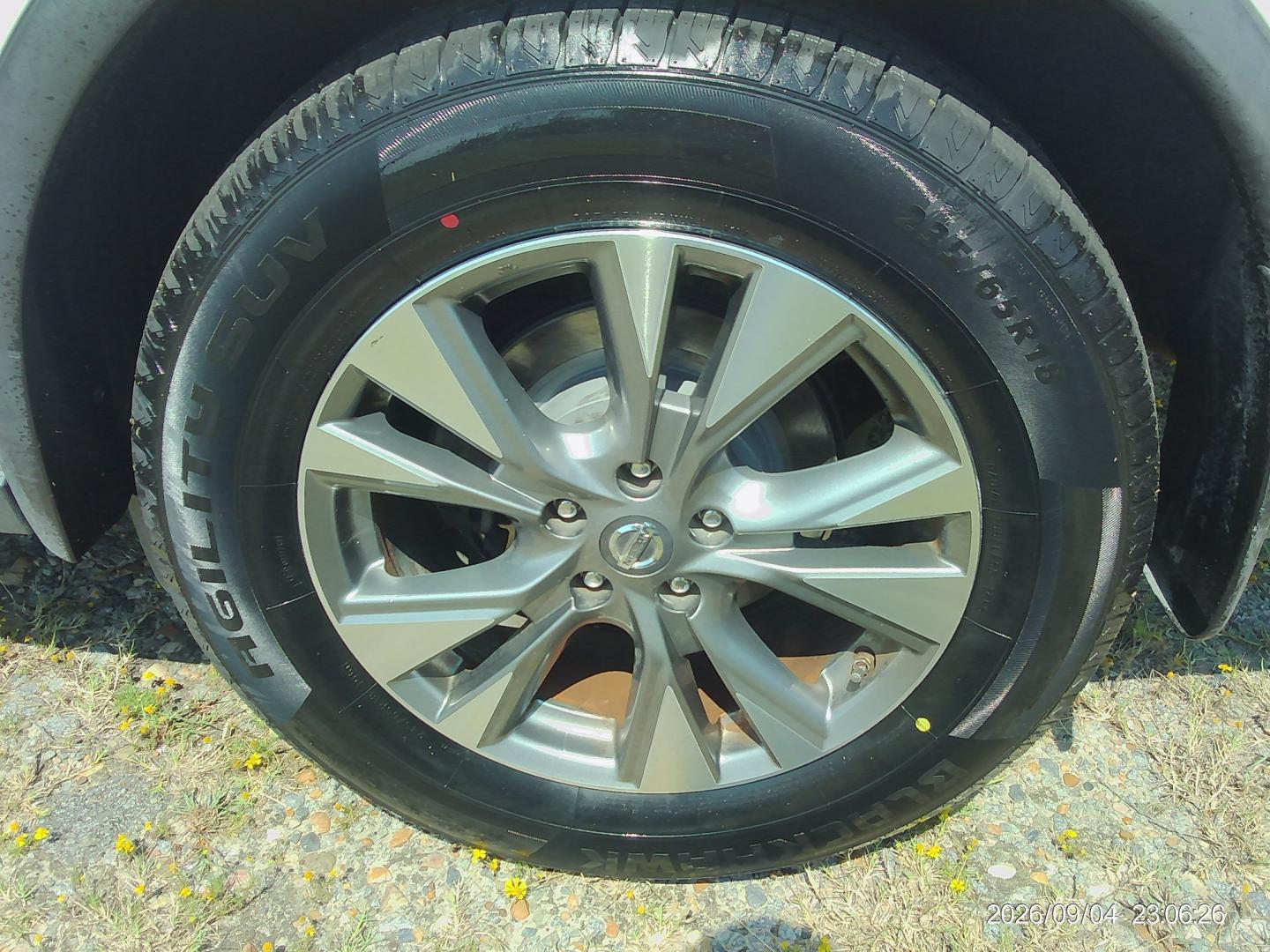 2018 White Nissan Murano Platinum AWD (5N1AZ2MH2JN) with an 3.5L V6 DOHC 24V engine, CVT transmission, located at 2553 Airline Blvd, Portsmouth, VA, 23701, (757) 488-8331, 36.813889, -76.357597 - ***VEHICLE TERMS*** Down Payment: $999 Weekly Payment: $115 APR: 23.9% Repayment Terms: 42 Months *** CALL ELIZABETH SMITH - DIRECTOR OF MARKETING @ 757-488-8331 TO SCHEDULE YOUR APPOINTMENT TODAY AND GET PRE-APPROVED RIGHT OVER THE PHONE***- Photo#8