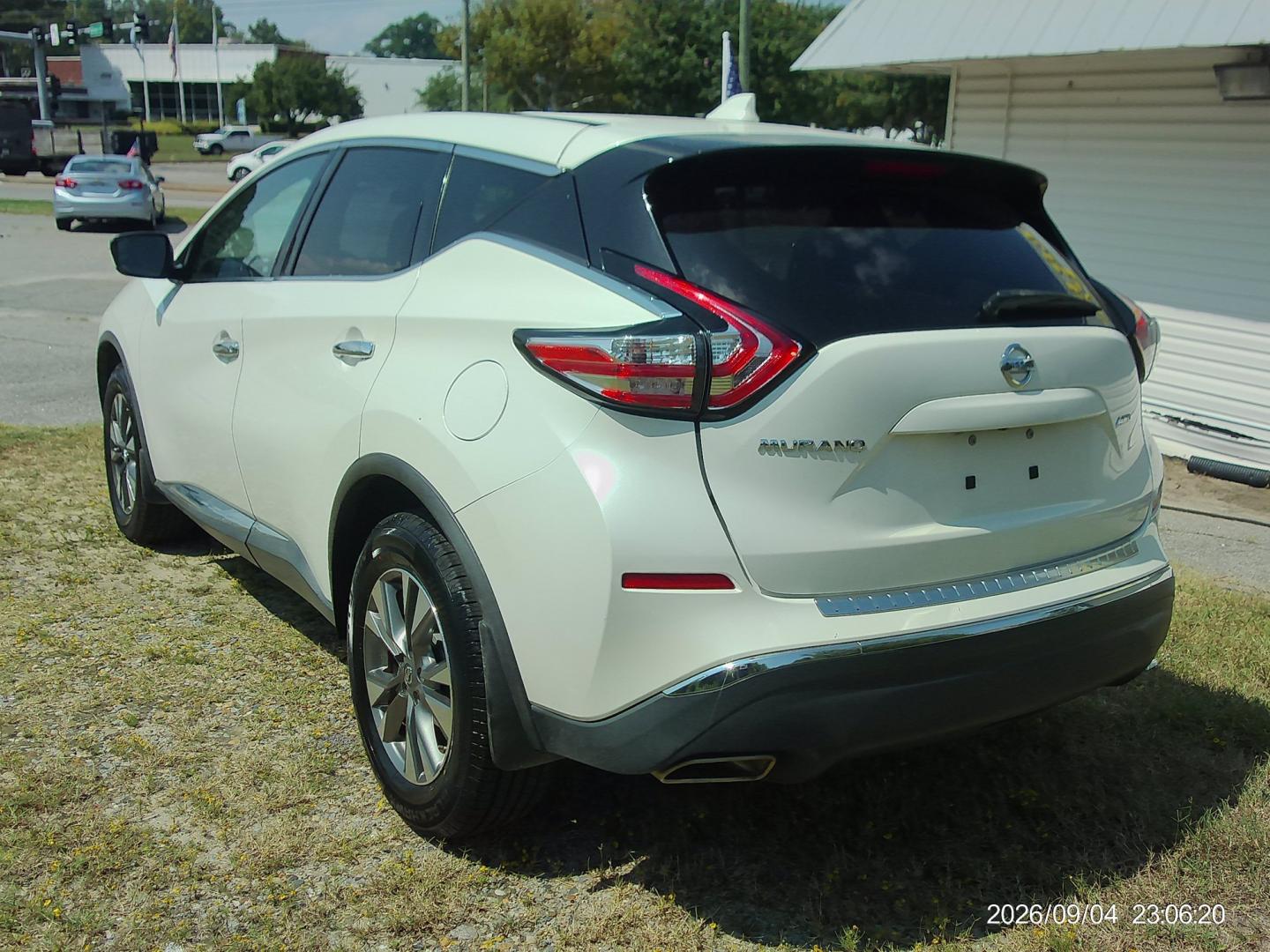 2018 White Nissan Murano Platinum AWD (5N1AZ2MH2JN) with an 3.5L V6 DOHC 24V engine, CVT transmission, located at 2553 Airline Blvd, Portsmouth, VA, 23701, (757) 488-8331, 36.813889, -76.357597 - ***VEHICLE TERMS*** Down Payment: $999 Weekly Payment: $115 APR: 23.9% Repayment Terms: 42 Months *** CALL ELIZABETH SMITH - DIRECTOR OF MARKETING @ 757-488-8331 TO SCHEDULE YOUR APPOINTMENT TODAY AND GET PRE-APPROVED RIGHT OVER THE PHONE***- Photo#7