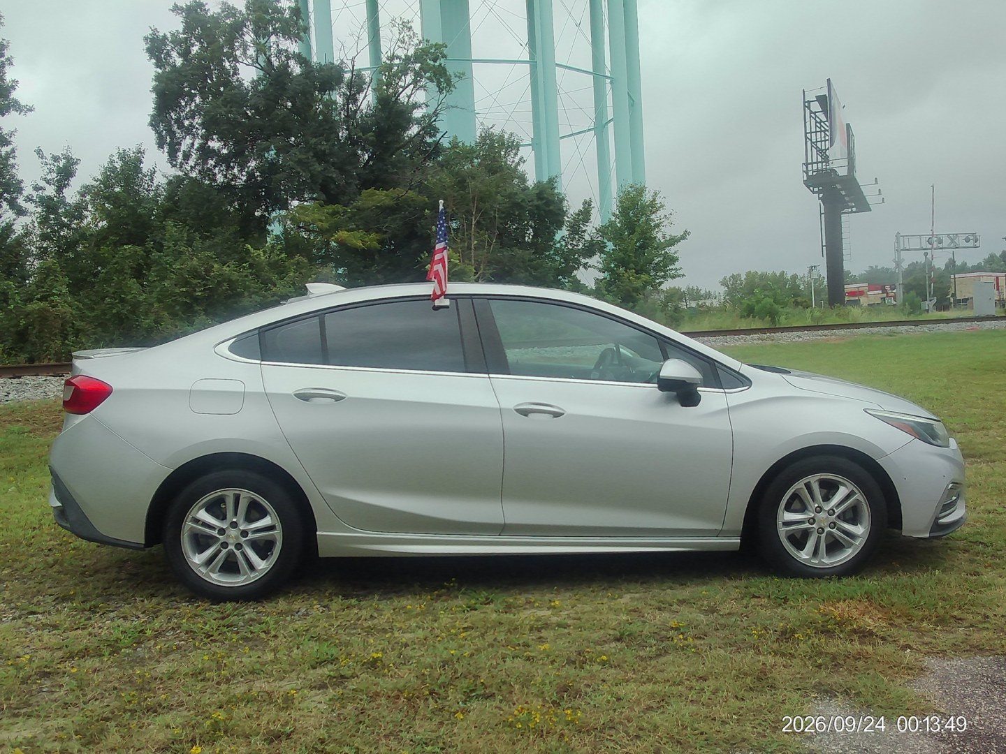 2017 Silver Chevrolet Cruze LT Auto (1G1BE5SMXH7) with an 1.4L L4 DOHC 16V TURBO engine, 6A transmission, located at 2553 Airline Blvd, Portsmouth, VA, 23701, (757) 488-8331, 36.813889, -76.357597 - ***VEHICLE TERMS*** Down Payment: $899 Weekly Payment: $115 APR: 23.9% Repayment Terms: 42 Months *** CALL ELIZABETH SMITH - DIRECTOR OF MARKETING @ 757-488-8331 TO SCHEDULE YOUR APPOINTMENT TODAY AND GET PRE-APPROVED RIGHT OVER THE PHONE***- Photo#4