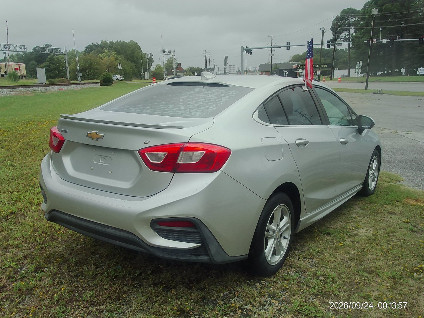 2017 Silver Chevrolet Cruze LT Auto (1G1BE5SMXH7) with an 1.4L L4 DOHC 16V TURBO engine, 6A transmission, located at 2553 Airline Blvd, Portsmouth, VA, 23701, (757) 488-8331, 36.813889, -76.357597 - ***VEHICLE TERMS*** Down Payment: $899 Weekly Payment: $115 APR: 23.9% Repayment Terms: 42 Months *** CALL ELIZABETH SMITH - DIRECTOR OF MARKETING @ 757-488-8331 TO SCHEDULE YOUR APPOINTMENT TODAY AND GET PRE-APPROVED RIGHT OVER THE PHONE***- Photo#5