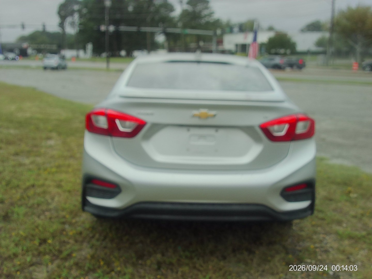 2017 Silver Chevrolet Cruze LT Auto (1G1BE5SMXH7) with an 1.4L L4 DOHC 16V TURBO engine, 6A transmission, located at 2553 Airline Blvd, Portsmouth, VA, 23701, (757) 488-8331, 36.813889, -76.357597 - ***VEHICLE TERMS*** Down Payment: $899 Weekly Payment: $115 APR: 23.9% Repayment Terms: 42 Months *** CALL ELIZABETH SMITH - DIRECTOR OF MARKETING @ 757-488-8331 TO SCHEDULE YOUR APPOINTMENT TODAY AND GET PRE-APPROVED RIGHT OVER THE PHONE***- Photo#6