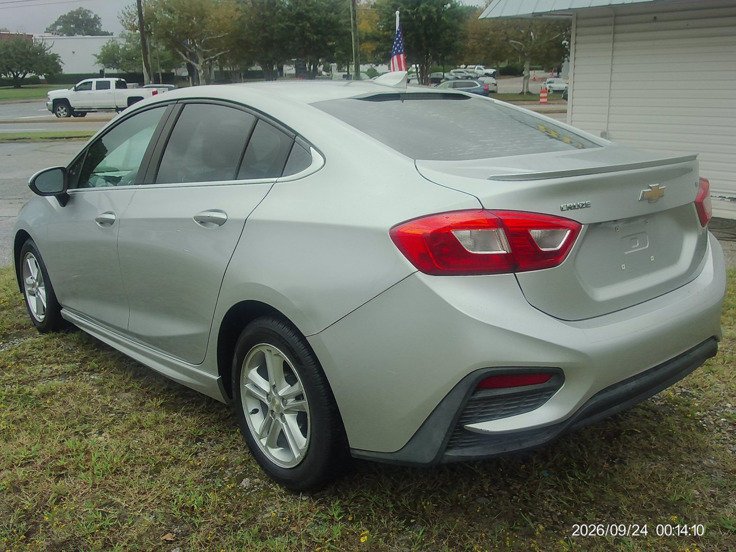 2017 Silver Chevrolet Cruze LT Auto (1G1BE5SMXH7) with an 1.4L L4 DOHC 16V TURBO engine, 6A transmission, located at 2553 Airline Blvd, Portsmouth, VA, 23701, (757) 488-8331, 36.813889, -76.357597 - ***VEHICLE TERMS*** Down Payment: $899 Weekly Payment: $115 APR: 23.9% Repayment Terms: 42 Months *** CALL ELIZABETH SMITH - DIRECTOR OF MARKETING @ 757-488-8331 TO SCHEDULE YOUR APPOINTMENT TODAY AND GET PRE-APPROVED RIGHT OVER THE PHONE***- Photo#7