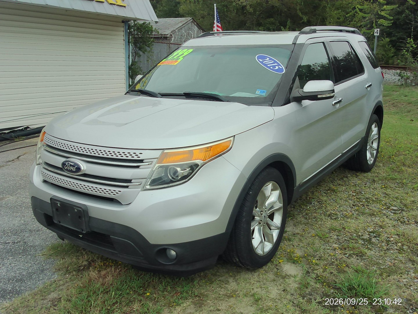 2015 White Ford Explorer Limited FWD (1FM5K7F82FG) with an 3.5L V6 DOHC 24V engine, 6-Speed Automatic transmission, located at 2553 Airline Blvd, Portsmouth, VA, 23701, (757) 488-8331, 36.813889, -76.357597 - ***VEHICLE TERMS*** Down Payment: $999 Weekly Payment: $120 APR: 23.9% Repayment Terms: 42 Months *** CALL ELIZABETH SMITH - DIRECTOR OF MARKETING @ 757-488-8331 TO SCHEDULE YOUR APPOINTMENT TODAY AND GET PRE-APPROVED RIGHT OVER THE PHONE***- Photo#1