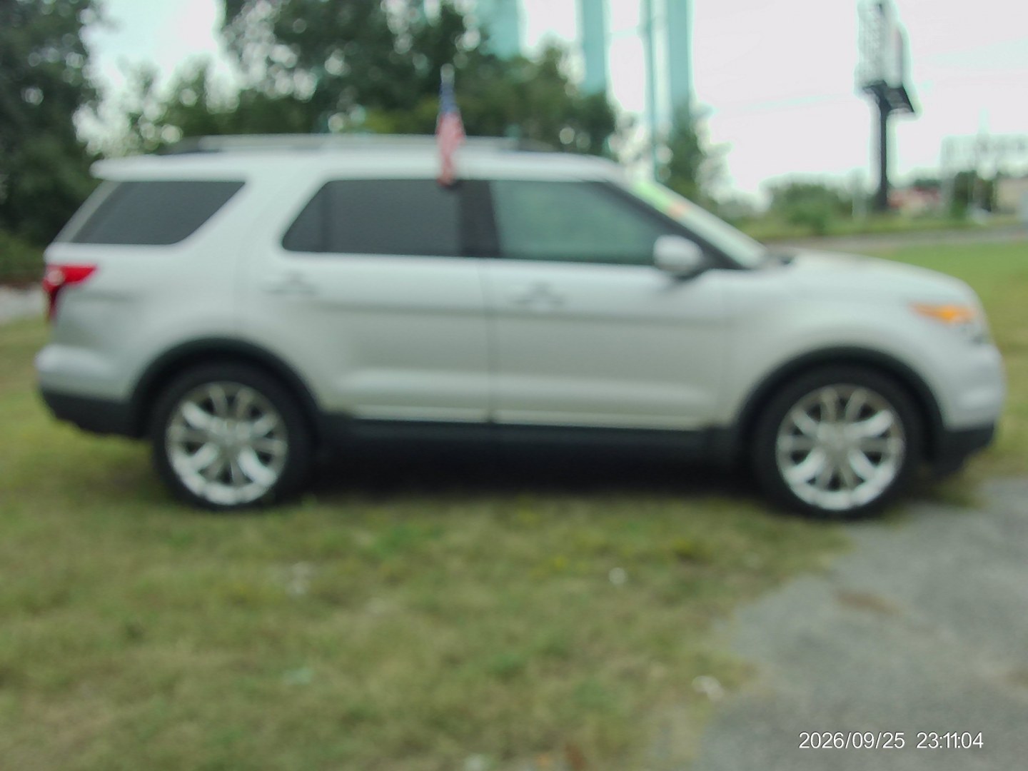 2015 White Ford Explorer Limited FWD (1FM5K7F82FG) with an 3.5L V6 DOHC 24V engine, 6-Speed Automatic transmission, located at 2553 Airline Blvd, Portsmouth, VA, 23701, (757) 488-8331, 36.813889, -76.357597 - ***VEHICLE TERMS*** Down Payment: $999 Weekly Payment: $120 APR: 23.9% Repayment Terms: 42 Months *** CALL ELIZABETH SMITH - DIRECTOR OF MARKETING @ 757-488-8331 TO SCHEDULE YOUR APPOINTMENT TODAY AND GET PRE-APPROVED RIGHT OVER THE PHONE***- Photo#4