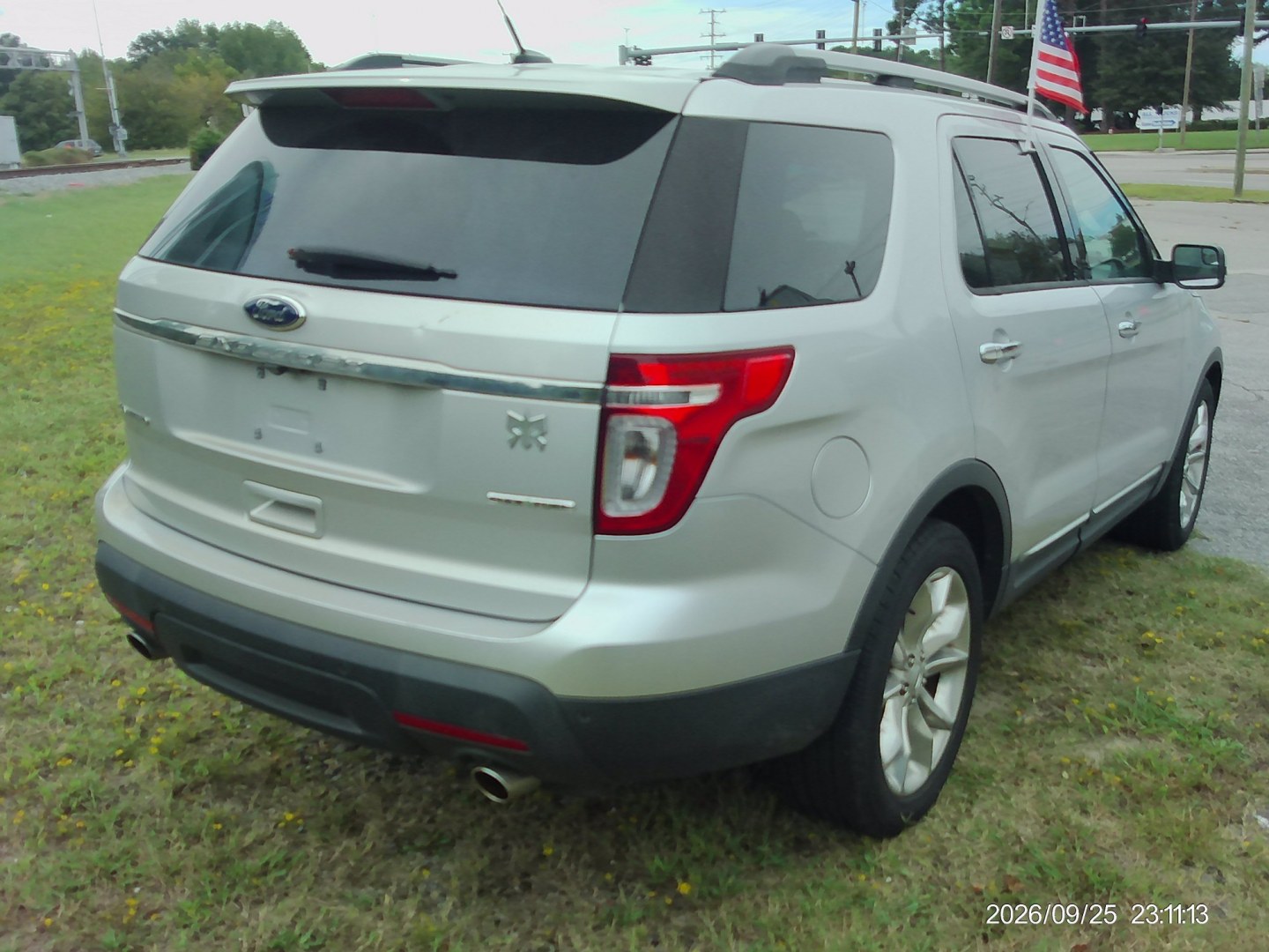 2015 White Ford Explorer Limited FWD (1FM5K7F82FG) with an 3.5L V6 DOHC 24V engine, 6-Speed Automatic transmission, located at 2553 Airline Blvd, Portsmouth, VA, 23701, (757) 488-8331, 36.813889, -76.357597 - ***VEHICLE TERMS*** Down Payment: $999 Weekly Payment: $120 APR: 23.9% Repayment Terms: 42 Months *** CALL ELIZABETH SMITH - DIRECTOR OF MARKETING @ 757-488-8331 TO SCHEDULE YOUR APPOINTMENT TODAY AND GET PRE-APPROVED RIGHT OVER THE PHONE***- Photo#5