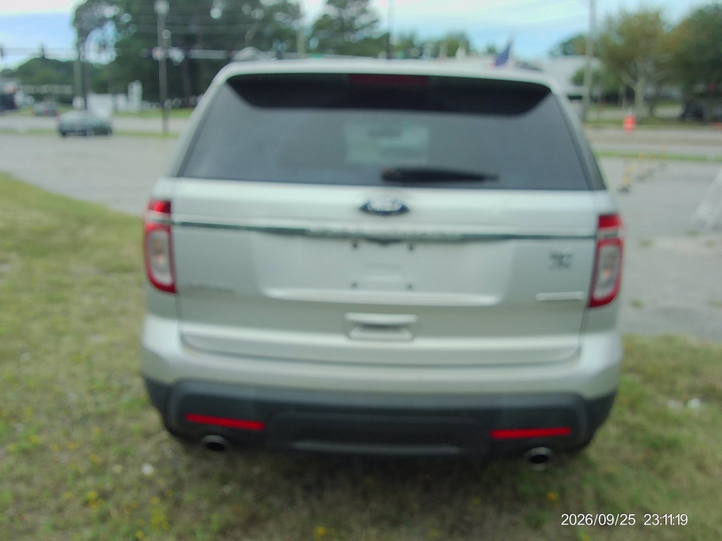 2015 White Ford Explorer Limited FWD (1FM5K7F82FG) with an 3.5L V6 DOHC 24V engine, 6-Speed Automatic transmission, located at 2553 Airline Blvd, Portsmouth, VA, 23701, (757) 488-8331, 36.813889, -76.357597 - ***VEHICLE TERMS*** Down Payment: $999 Weekly Payment: $120 APR: 23.9% Repayment Terms: 42 Months *** CALL ELIZABETH SMITH - DIRECTOR OF MARKETING @ 757-488-8331 TO SCHEDULE YOUR APPOINTMENT TODAY AND GET PRE-APPROVED RIGHT OVER THE PHONE***- Photo#6