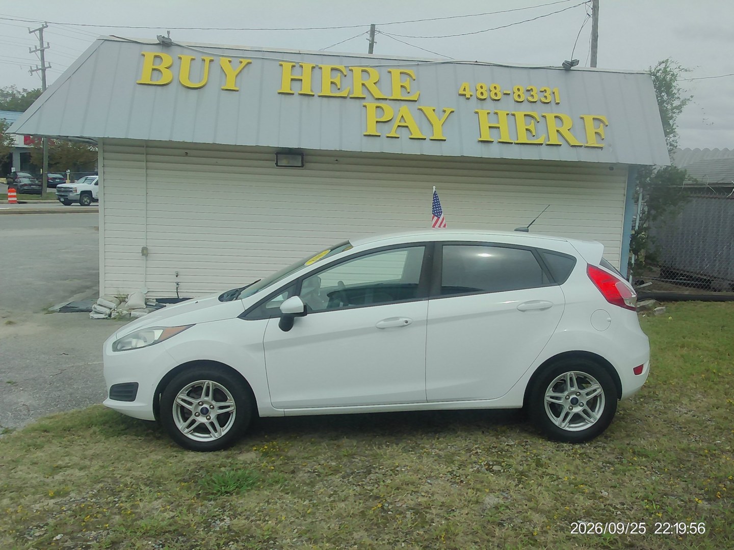 2018 White Ford Fiesta SE Hatchback (3FADP4EJ2JM) with an 1.6L L4 DOHC 16V engine, located at 2553 Airline Blvd, Portsmouth, VA, 23701, (757) 488-8331, 36.813889, -76.357597 - ***VEHICLE TERMS*** Down Payment: $799 Weekly Payment: $115 APR: 23.9% Repayment Terms: 42 Months *** CALL ELIZABETH SMITH - DIRECTOR OF MARKETING @ 757-488-8331 TO SCHEDULE YOUR APPOINTMENT TODAY AND GET PRE-APPROVED RIGHT OVER THE PHONE***- Photo#0