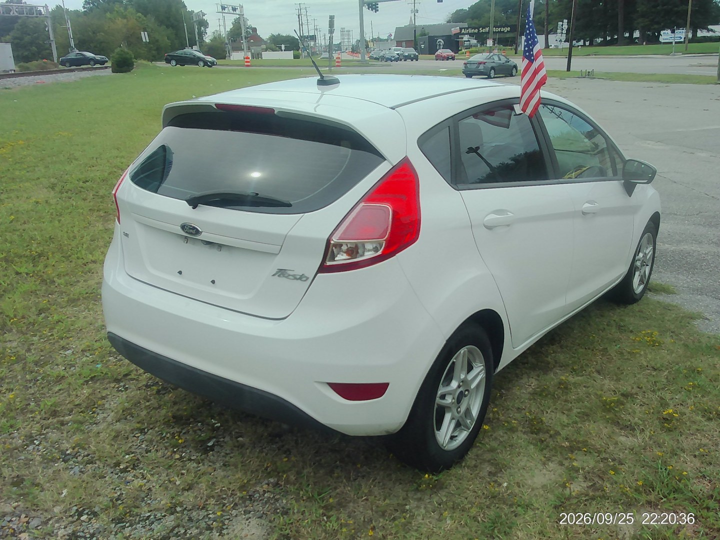 2018 White Ford Fiesta SE Hatchback (3FADP4EJ2JM) with an 1.6L L4 DOHC 16V engine, located at 2553 Airline Blvd, Portsmouth, VA, 23701, (757) 488-8331, 36.813889, -76.357597 - ***VEHICLE TERMS*** Down Payment: $799 Weekly Payment: $115 APR: 23.9% Repayment Terms: 42 Months *** CALL ELIZABETH SMITH - DIRECTOR OF MARKETING @ 757-488-8331 TO SCHEDULE YOUR APPOINTMENT TODAY AND GET PRE-APPROVED RIGHT OVER THE PHONE***- Photo#5