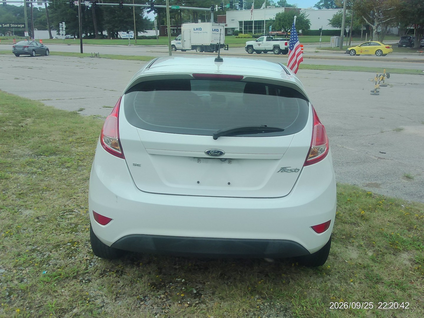 2018 White Ford Fiesta SE Hatchback (3FADP4EJ2JM) with an 1.6L L4 DOHC 16V engine, located at 2553 Airline Blvd, Portsmouth, VA, 23701, (757) 488-8331, 36.813889, -76.357597 - ***VEHICLE TERMS*** Down Payment: $799 Weekly Payment: $115 APR: 23.9% Repayment Terms: 42 Months *** CALL ELIZABETH SMITH - DIRECTOR OF MARKETING @ 757-488-8331 TO SCHEDULE YOUR APPOINTMENT TODAY AND GET PRE-APPROVED RIGHT OVER THE PHONE***- Photo#6