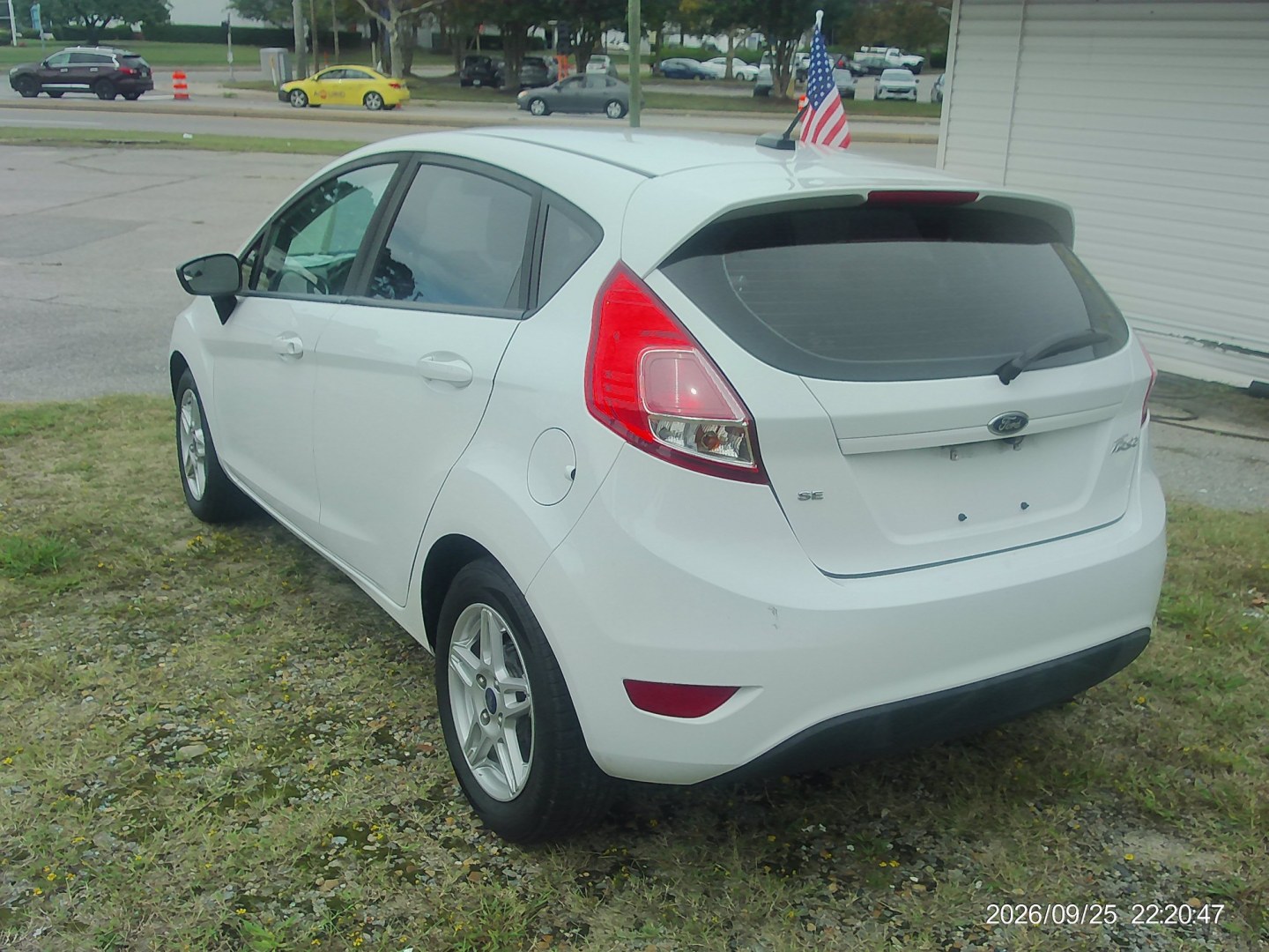 2018 White Ford Fiesta SE Hatchback (3FADP4EJ2JM) with an 1.6L L4 DOHC 16V engine, located at 2553 Airline Blvd, Portsmouth, VA, 23701, (757) 488-8331, 36.813889, -76.357597 - ***VEHICLE TERMS*** Down Payment: $799 Weekly Payment: $115 APR: 23.9% Repayment Terms: 42 Months *** CALL ELIZABETH SMITH - DIRECTOR OF MARKETING @ 757-488-8331 TO SCHEDULE YOUR APPOINTMENT TODAY AND GET PRE-APPROVED RIGHT OVER THE PHONE***- Photo#7