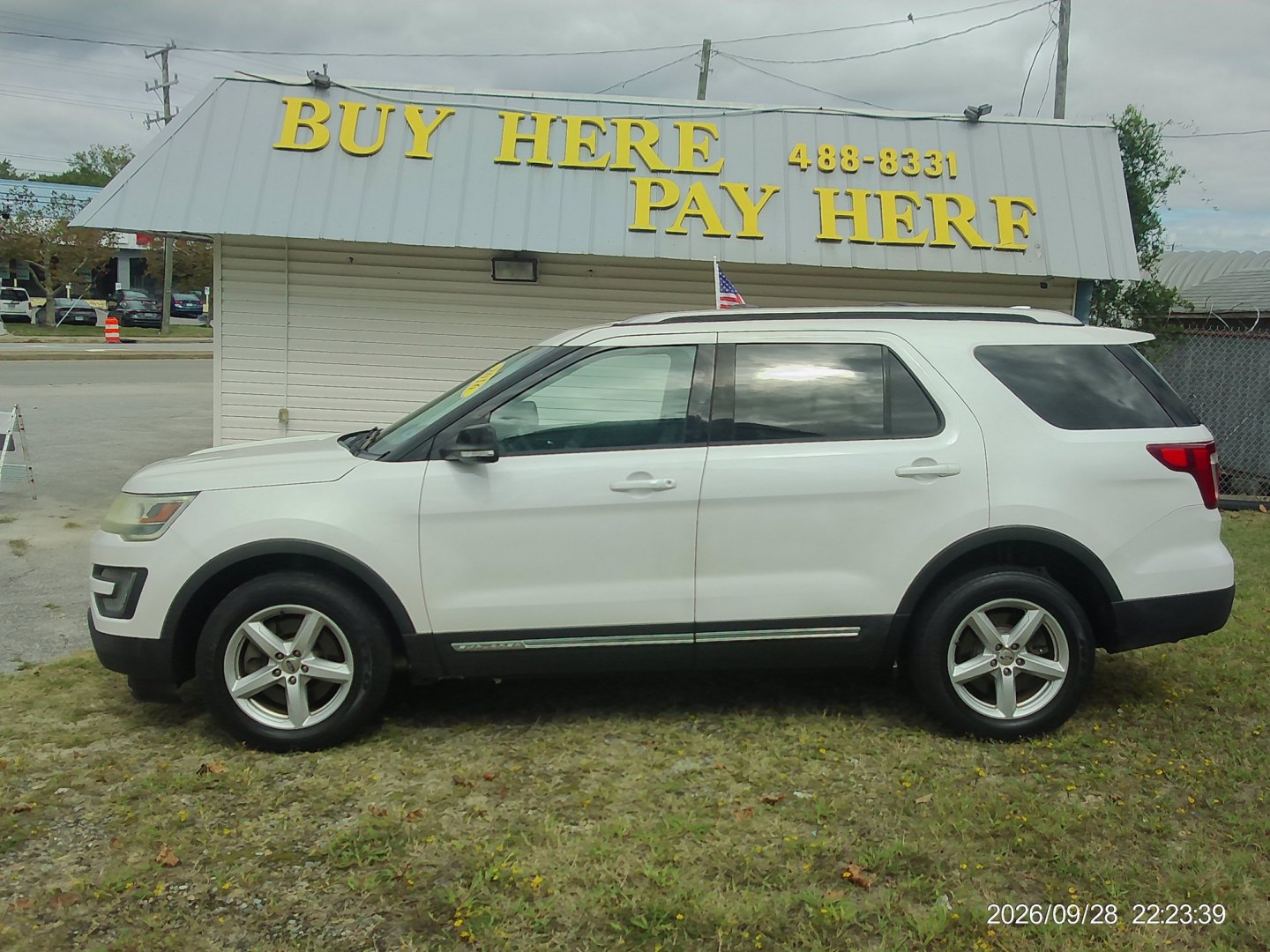 2016 White Ford Explorer XLT 4WD (1FM5K8D80GG) with an 3.5L V6 DOHC 24V engine, 6A transmission, located at 2553 Airline Blvd, Portsmouth, VA, 23701, (757) 488-8331, 36.813889, -76.357597 - ***VEHICLE TERMS*** Down Payment: $1999 Weekly Payment: $130 APR: 23.9% Repayment Terms: 42 Months *** CALL ELIZABETH SMITH - DIRECTOR OF MARKETING @ 757-488-8331 TO SCHEDULE YOUR APPOINTMENT TODAY AND GET PRE-APPROVED RIGHT OVER THE PHONE***- Photo#0