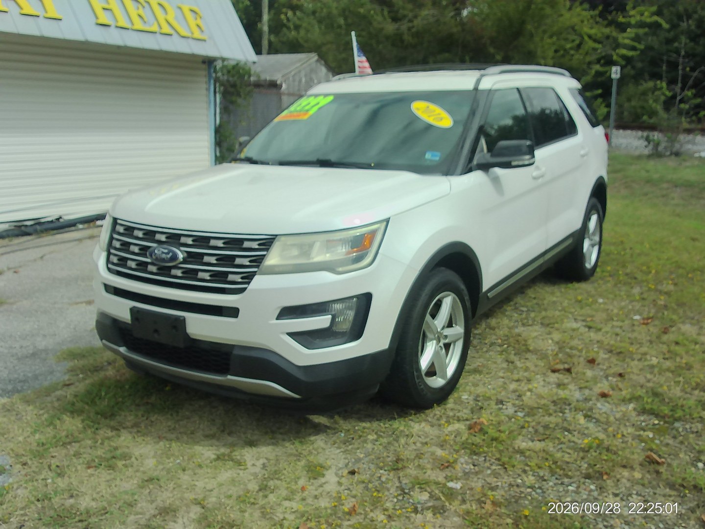2016 White Ford Explorer XLT 4WD (1FM5K8D80GG) with an 3.5L V6 DOHC 24V engine, 6A transmission, located at 2553 Airline Blvd, Portsmouth, VA, 23701, (757) 488-8331, 36.813889, -76.357597 - ***VEHICLE TERMS*** Down Payment: $1999 Weekly Payment: $130 APR: 23.9% Repayment Terms: 42 Months *** CALL ELIZABETH SMITH - DIRECTOR OF MARKETING @ 757-488-8331 TO SCHEDULE YOUR APPOINTMENT TODAY AND GET PRE-APPROVED RIGHT OVER THE PHONE***- Photo#1