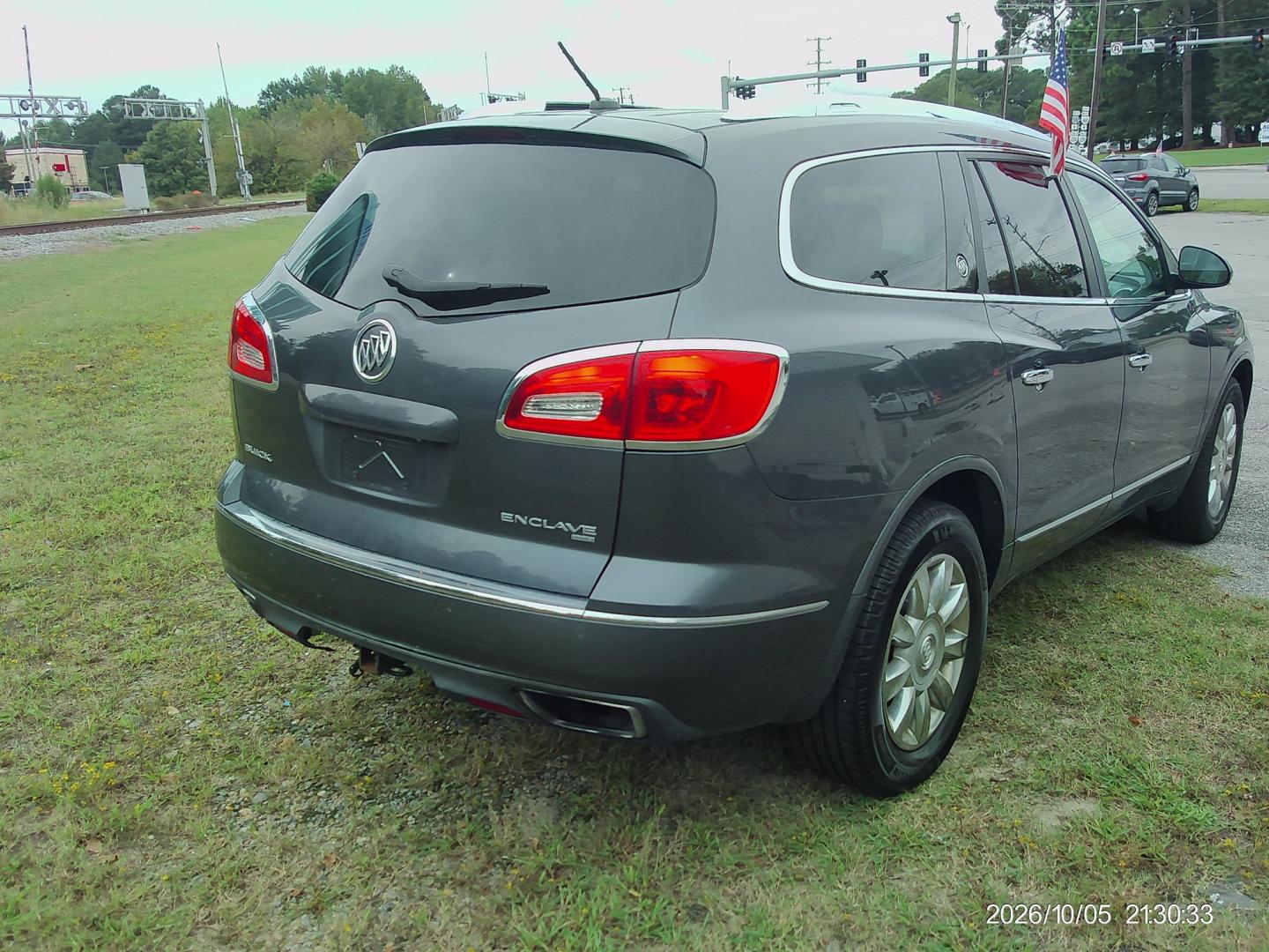2014 Gray Buick Enclave Leather AWD (5GAKVBKD6EJ) with an 3.6L V6 DOHC 24V engine, 6-Speed Automatic Overdrive transmission, located at 2553 Airline Blvd, Portsmouth, VA, 23701, (757) 488-8331, 36.813889, -76.357597 - ***VEHICLE TERMS*** Down Payment: $999 Weekly Payment: $115 APR: 23.9% Repayment Terms: 42 Months *** CALL ELIZABETH SMITH - DIRECTOR OF MARKETING @ 757-488-8331 TO SCHEDULE YOUR APPOINTMENT TODAY AND GET PRE-APPROVED RIGHT OVER THE PHONE***- Photo#5