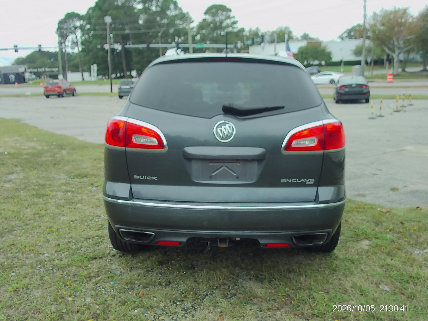 2014 Gray Buick Enclave Leather AWD (5GAKVBKD6EJ) with an 3.6L V6 DOHC 24V engine, 6-Speed Automatic Overdrive transmission, located at 2553 Airline Blvd, Portsmouth, VA, 23701, (757) 488-8331, 36.813889, -76.357597 - ***VEHICLE TERMS*** Down Payment: $999 Weekly Payment: $115 APR: 23.9% Repayment Terms: 42 Months *** CALL ELIZABETH SMITH - DIRECTOR OF MARKETING @ 757-488-8331 TO SCHEDULE YOUR APPOINTMENT TODAY AND GET PRE-APPROVED RIGHT OVER THE PHONE***- Photo#6