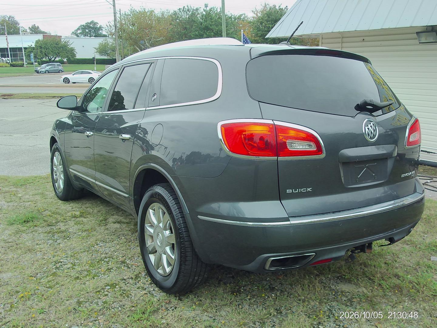 2014 Gray Buick Enclave Leather AWD (5GAKVBKD6EJ) with an 3.6L V6 DOHC 24V engine, 6-Speed Automatic Overdrive transmission, located at 2553 Airline Blvd, Portsmouth, VA, 23701, (757) 488-8331, 36.813889, -76.357597 - ***VEHICLE TERMS*** Down Payment: $999 Weekly Payment: $115 APR: 23.9% Repayment Terms: 42 Months *** CALL ELIZABETH SMITH - DIRECTOR OF MARKETING @ 757-488-8331 TO SCHEDULE YOUR APPOINTMENT TODAY AND GET PRE-APPROVED RIGHT OVER THE PHONE***- Photo#7
