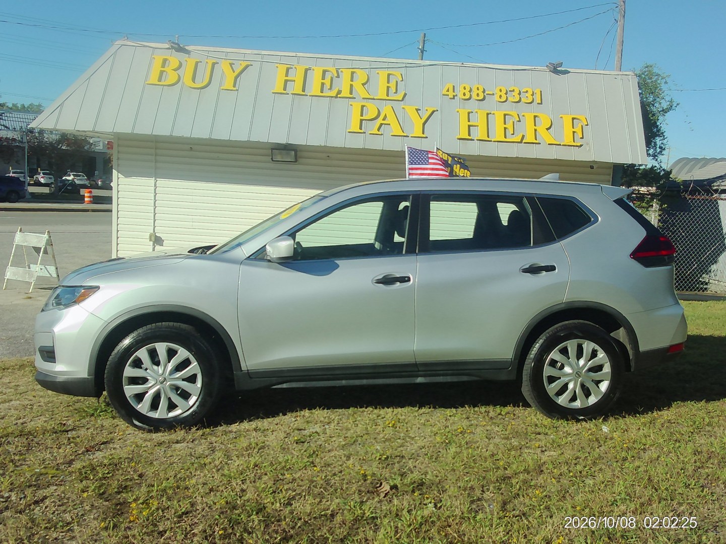 2018 Silver Nissan Rogue S 2WD (KNMAT2MT3JP) with an 2.5L L4 DOHC 16V engine, CVT transmission, located at 2553 Airline Blvd, Portsmouth, VA, 23701, (757) 488-8331, 36.813889, -76.357597- Photo#0