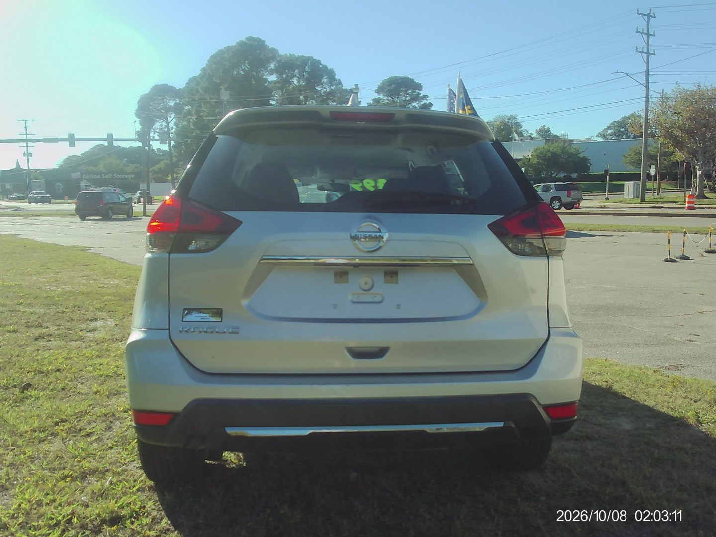 2018 Silver Nissan Rogue S 2WD (KNMAT2MT3JP) with an 2.5L L4 DOHC 16V engine, CVT transmission, located at 2553 Airline Blvd, Portsmouth, VA, 23701, (757) 488-8331, 36.813889, -76.357597- Photo#6