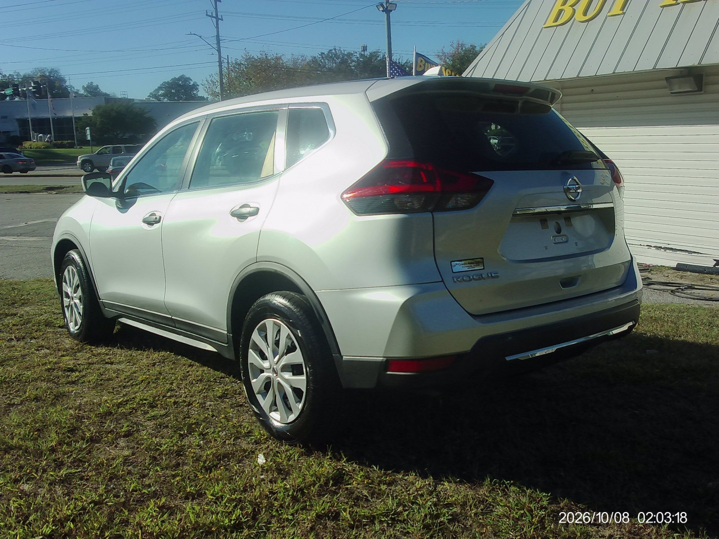 2018 Silver Nissan Rogue S 2WD (KNMAT2MT3JP) with an 2.5L L4 DOHC 16V engine, CVT transmission, located at 2553 Airline Blvd, Portsmouth, VA, 23701, (757) 488-8331, 36.813889, -76.357597- Photo#7