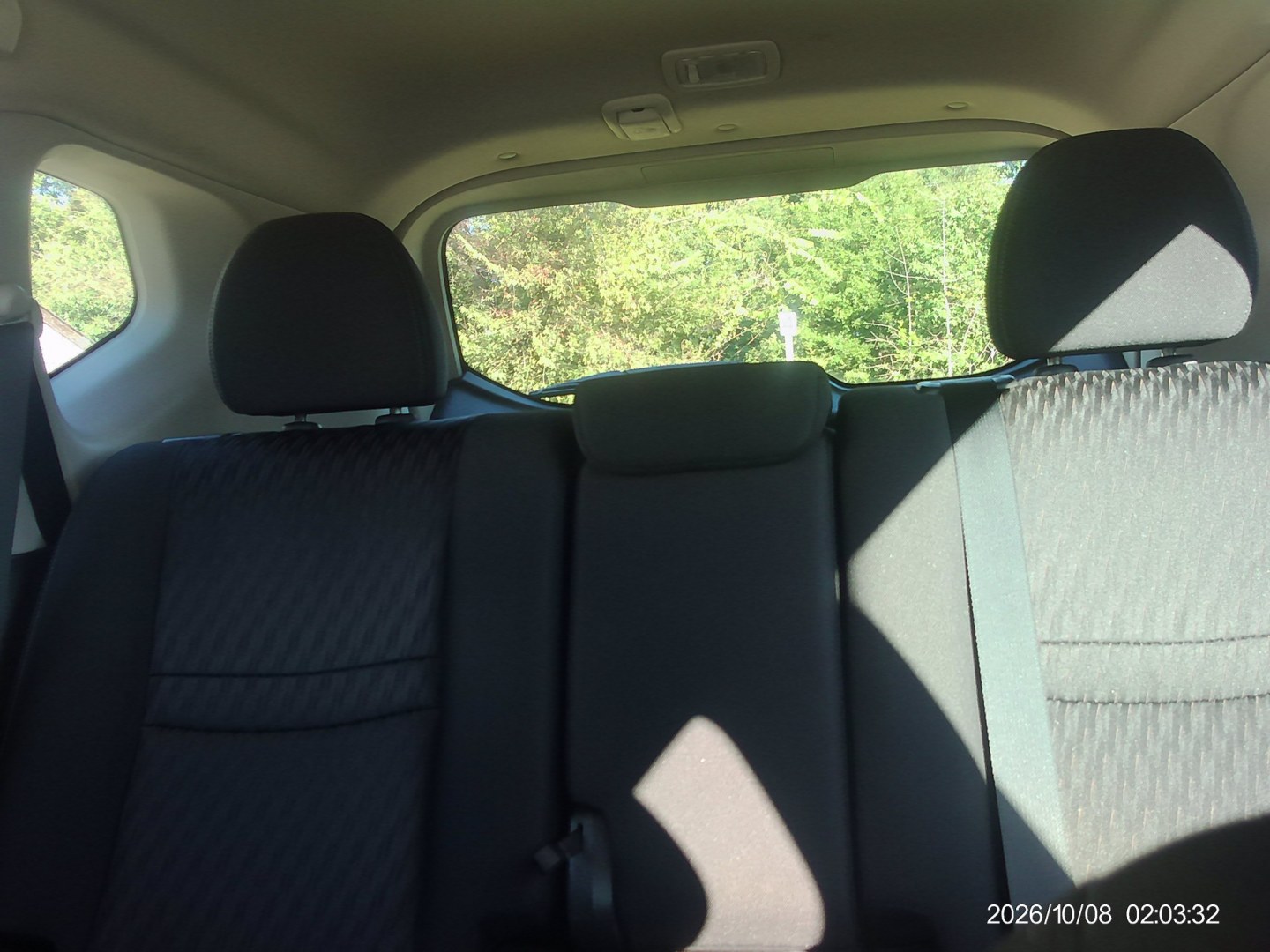 2018 Silver Nissan Rogue S 2WD (KNMAT2MT3JP) with an 2.5L L4 DOHC 16V engine, CVT transmission, located at 2553 Airline Blvd, Portsmouth, VA, 23701, (757) 488-8331, 36.813889, -76.357597- Photo#10
