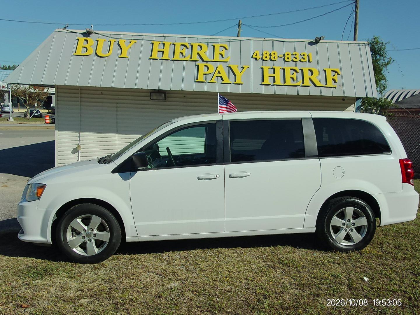 2018 White Dodge Grand Caravan SE (2C4RDGBG6JR) with an 3.6L V6 DOHC 24V engine, 6A transmission, located at 2553 Airline Blvd, Portsmouth, VA, 23701, (757) 488-8331, 36.813889, -76.357597 - ***VEHICLE TERMS*** Down Payment: $999 Weekly Payment: $120 APR: 23.9% Repayment Terms: 42 Months *** CALL ELIZABETH SMITH - DIRECTOR OF MARKETING @ 757-488-8331 TO SCHEDULE YOUR APPOINTMENT TODAY AND GET PRE-APPROVED RIGHT OVER THE PHONE***- Photo#0