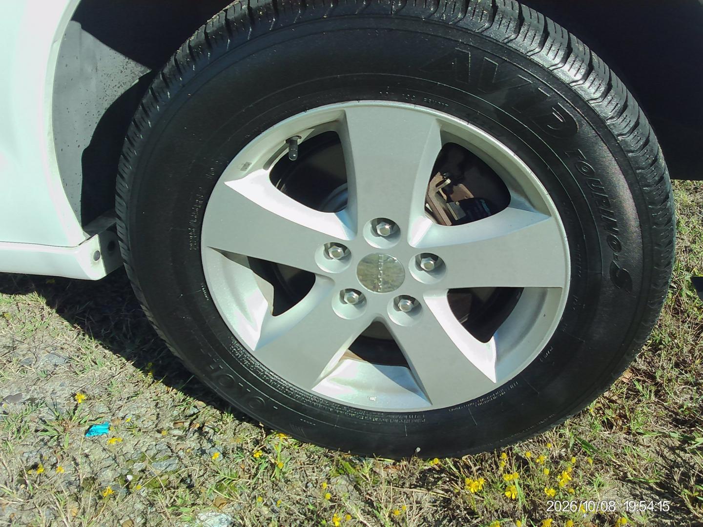 2018 White Dodge Grand Caravan SE (2C4RDGBG6JR) with an 3.6L V6 DOHC 24V engine, 6A transmission, located at 2553 Airline Blvd, Portsmouth, VA, 23701, (757) 488-8331, 36.813889, -76.357597 - ***VEHICLE TERMS*** Down Payment: $999 Weekly Payment: $120 APR: 23.9% Repayment Terms: 42 Months *** CALL ELIZABETH SMITH - DIRECTOR OF MARKETING @ 757-488-8331 TO SCHEDULE YOUR APPOINTMENT TODAY AND GET PRE-APPROVED RIGHT OVER THE PHONE***- Photo#8