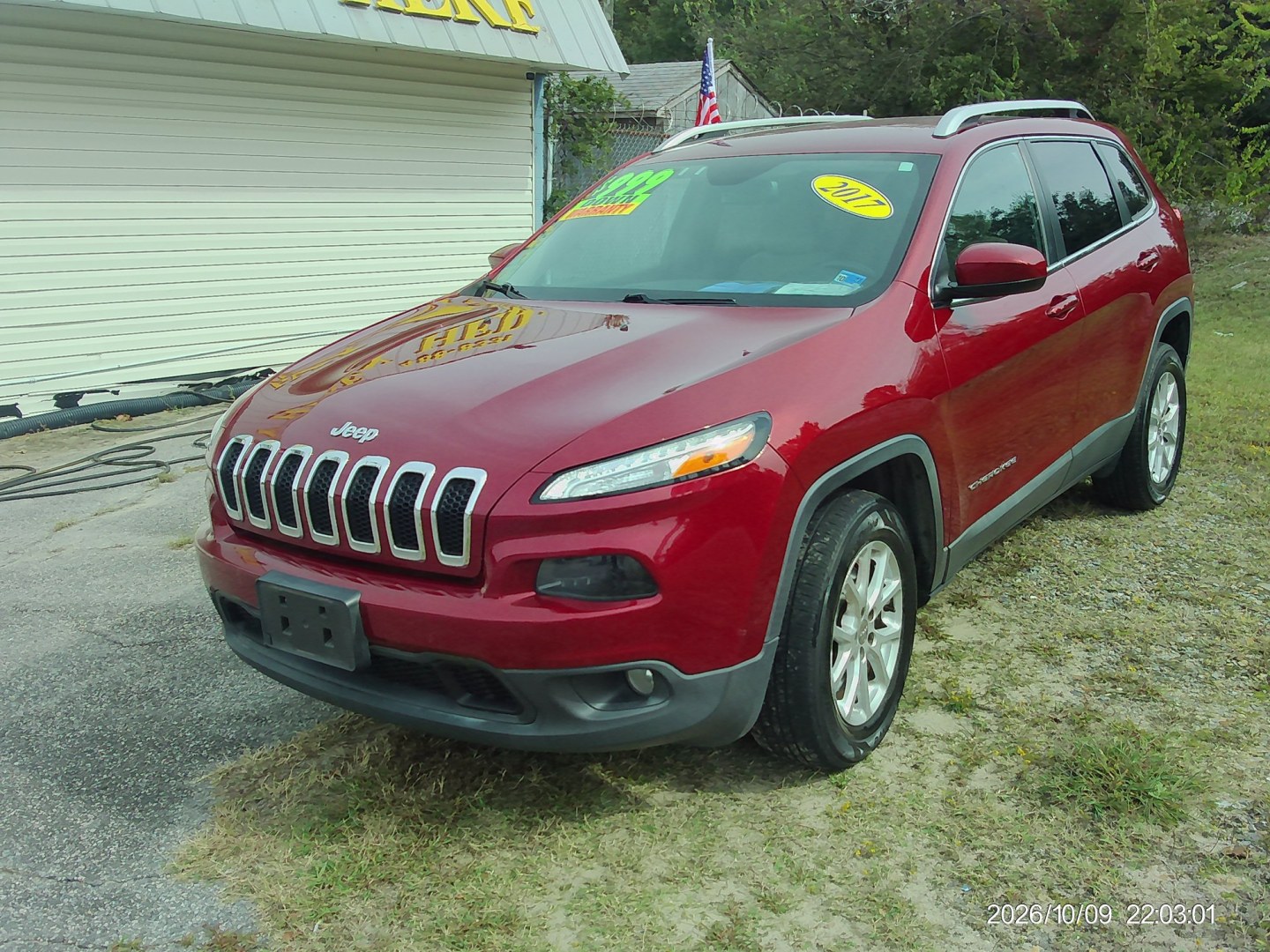 2017 Red Jeep Cherokee Latitude 4WD (1C4PJMCS8HW) with an 3.2L V6 DOHC 24V engine, 9A transmission, located at 2553 Airline Blvd, Portsmouth, VA, 23701, (757) 488-8331, 36.813889, -76.357597 - ***VEHICLE TERMS*** Down Payment: $999 Weekly Payment: $120 APR: 23.9% Repayment Terms: 42 Months *** CALL ELIZABETH SMITH - DIRECTOR OF MARKETING @ 757-488-8331 TO SCHEDULE YOUR APPOINTMENT TODAY AND GET PRE-APPROVED RIGHT OVER THE PHONE***- Photo#1
