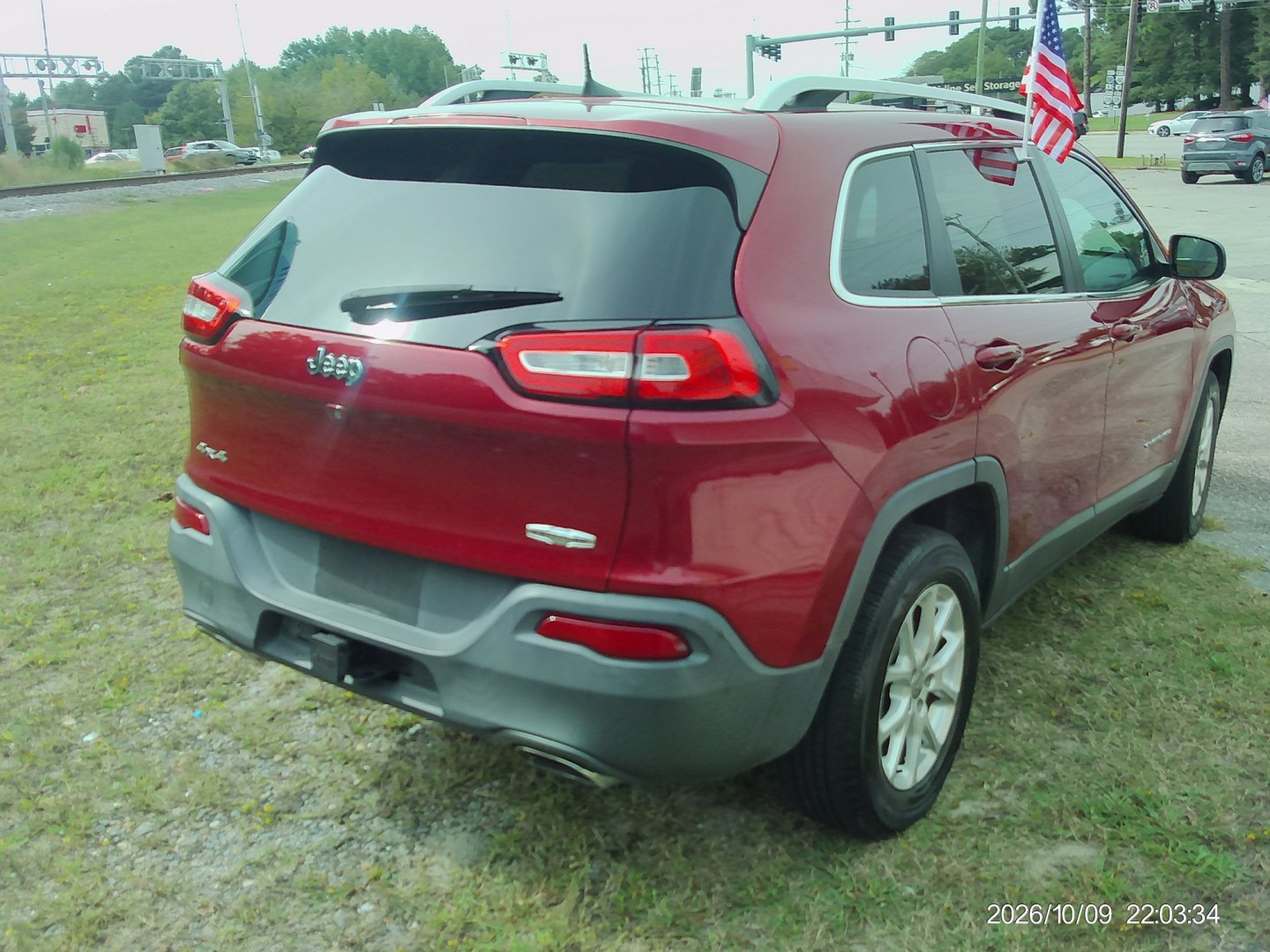 2017 Red Jeep Cherokee Latitude 4WD (1C4PJMCS8HW) with an 3.2L V6 DOHC 24V engine, 9A transmission, located at 2553 Airline Blvd, Portsmouth, VA, 23701, (757) 488-8331, 36.813889, -76.357597 - ***VEHICLE TERMS*** Down Payment: $999 Weekly Payment: $120 APR: 23.9% Repayment Terms: 42 Months *** CALL ELIZABETH SMITH - DIRECTOR OF MARKETING @ 757-488-8331 TO SCHEDULE YOUR APPOINTMENT TODAY AND GET PRE-APPROVED RIGHT OVER THE PHONE***- Photo#5