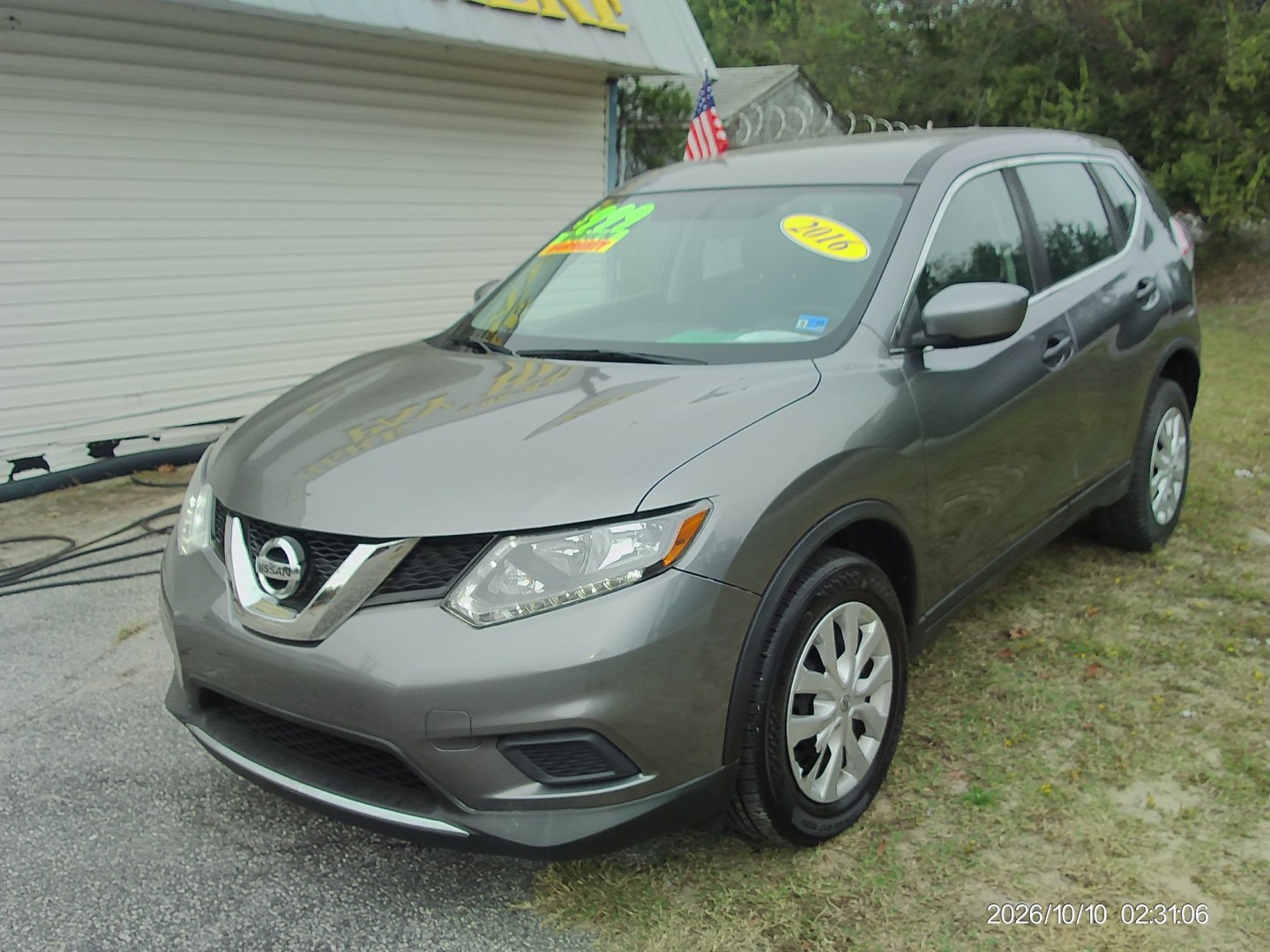 2016 Gray Nissan Rogue SV AWD (KNMAT2MV5GP) with an 2.5L L4 DOHC 16V engine, CVT transmission, located at 2553 Airline Blvd, Portsmouth, VA, 23701, (757) 488-8331, 36.813889, -76.357597 - ***VEHICLE TERMS*** Down Payment: $999 Weekly Payment: $115 APR: 23.9% Repayment Terms: 42 Months *** CALL ELIZABETH SMITH - DIRECTOR OF MARKETING @ 757-488-8331 TO SCHEDULE YOUR APPOINTMENT TODAY AND GET PRE-APPROVED RIGHT OVER THE PHONE***- Photo#1