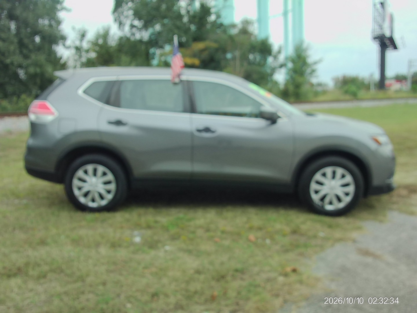 2016 Gray Nissan Rogue SV AWD (KNMAT2MV5GP) with an 2.5L L4 DOHC 16V engine, CVT transmission, located at 2553 Airline Blvd, Portsmouth, VA, 23701, (757) 488-8331, 36.813889, -76.357597 - ***VEHICLE TERMS*** Down Payment: $999 Weekly Payment: $115 APR: 23.9% Repayment Terms: 42 Months *** CALL ELIZABETH SMITH - DIRECTOR OF MARKETING @ 757-488-8331 TO SCHEDULE YOUR APPOINTMENT TODAY AND GET PRE-APPROVED RIGHT OVER THE PHONE***- Photo#4