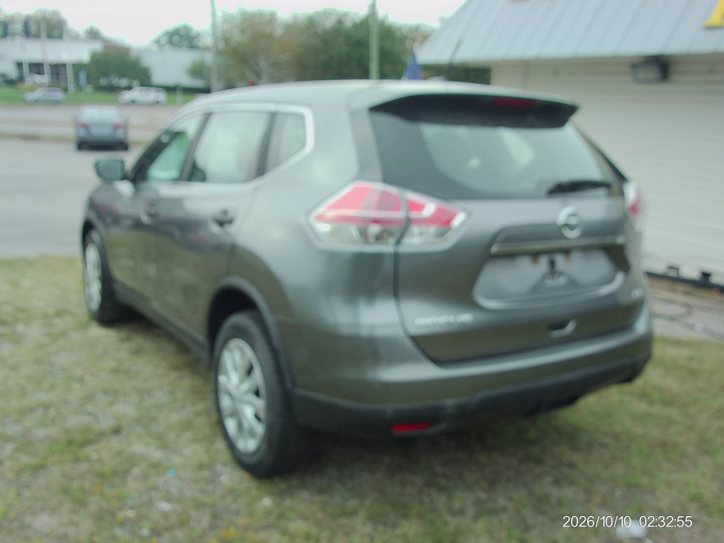 2016 Gray Nissan Rogue SV AWD (KNMAT2MV5GP) with an 2.5L L4 DOHC 16V engine, CVT transmission, located at 2553 Airline Blvd, Portsmouth, VA, 23701, (757) 488-8331, 36.813889, -76.357597 - ***VEHICLE TERMS*** Down Payment: $999 Weekly Payment: $115 APR: 23.9% Repayment Terms: 42 Months *** CALL ELIZABETH SMITH - DIRECTOR OF MARKETING @ 757-488-8331 TO SCHEDULE YOUR APPOINTMENT TODAY AND GET PRE-APPROVED RIGHT OVER THE PHONE***- Photo#7
