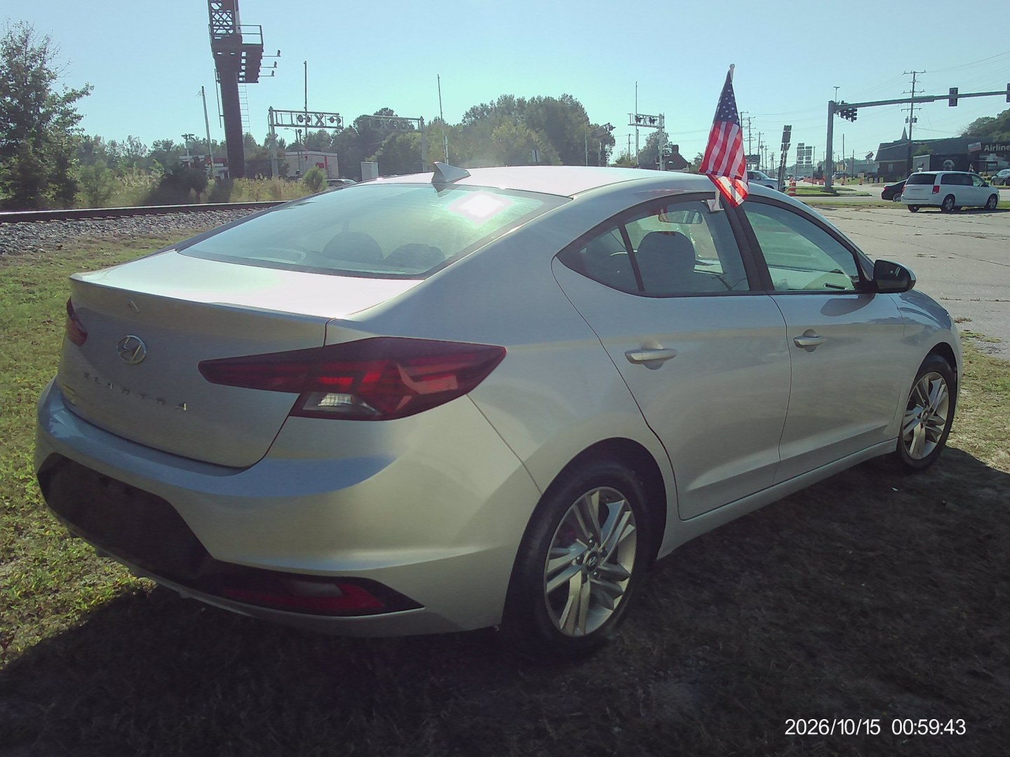2020 Silver Hyundai Elantra Limited (5NPD84LF6LH) with an 2.0L L4 DOHC 16V engine, 6A transmission, located at 2553 Airline Blvd, Portsmouth, VA, 23701, (757) 488-8331, 36.813889, -76.357597 - ***VEHICLE TERMS*** Down Payment: $899 Weekly Payment: $125 APR: 23.9% Repayment Terms: 42 Months *** CALL ELIZABETH SMITH - DIRECTOR OF MARKETING @ 757-488-8331 TO SCHEDULE YOUR APPOINTMENT TODAY AND GET PRE-APPROVED RIGHT OVER THE PHONE***- Photo#5