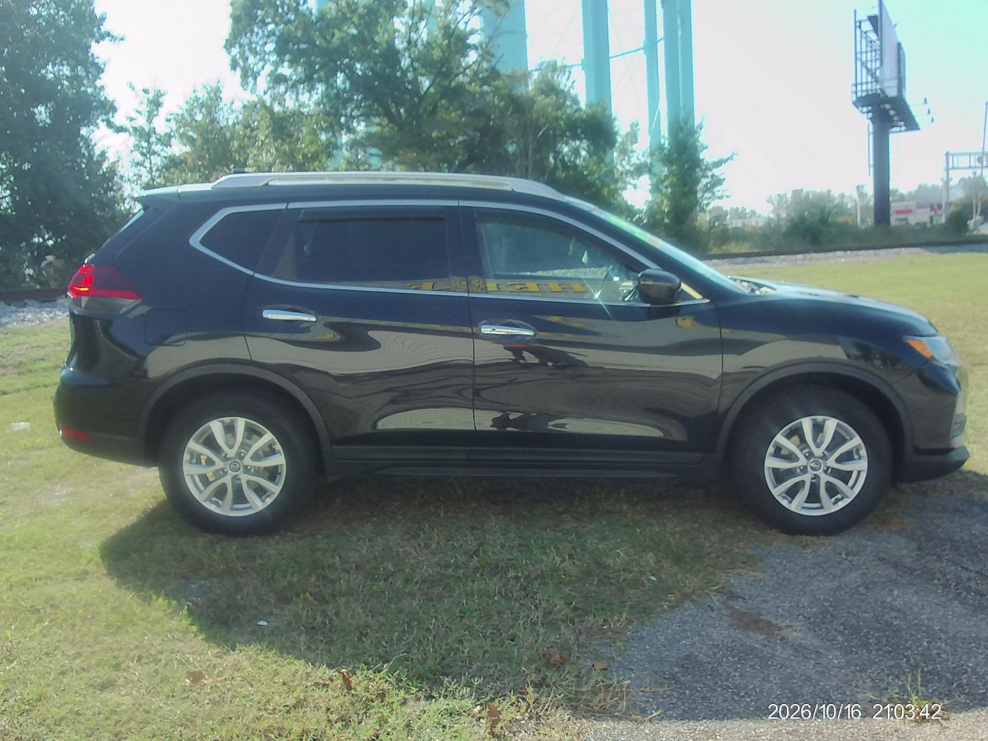 2018 Black Nissan Rogue S AWD (KNMAT2MV2JP) with an 2.5L L4 DOHC 16V engine, CVT transmission, located at 2553 Airline Blvd, Portsmouth, VA, 23701, (757) 488-8331, 36.813889, -76.357597 - ***VEHICLE TERMS*** Down Payment: $999 Weekly Payment: $125 APR: 23.9% Repayment Terms: 42 Months *** CALL ELIZABETH SMITH - DIRECTOR OF MARKETING @ 757-488-8331 TO SCHEDULE YOUR APPOINTMENT TODAY AND GET PRE-APPROVED RIGHT OVER THE PHONE***- Photo#4