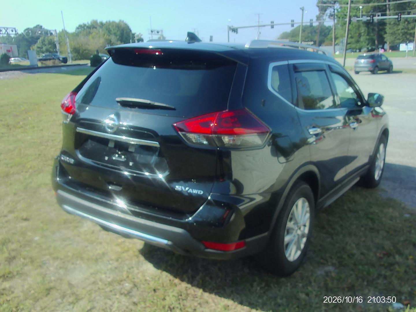 2018 Black Nissan Rogue S AWD (KNMAT2MV2JP) with an 2.5L L4 DOHC 16V engine, CVT transmission, located at 2553 Airline Blvd, Portsmouth, VA, 23701, (757) 488-8331, 36.813889, -76.357597 - ***VEHICLE TERMS*** Down Payment: $999 Weekly Payment: $125 APR: 23.9% Repayment Terms: 42 Months *** CALL ELIZABETH SMITH - DIRECTOR OF MARKETING @ 757-488-8331 TO SCHEDULE YOUR APPOINTMENT TODAY AND GET PRE-APPROVED RIGHT OVER THE PHONE***- Photo#5