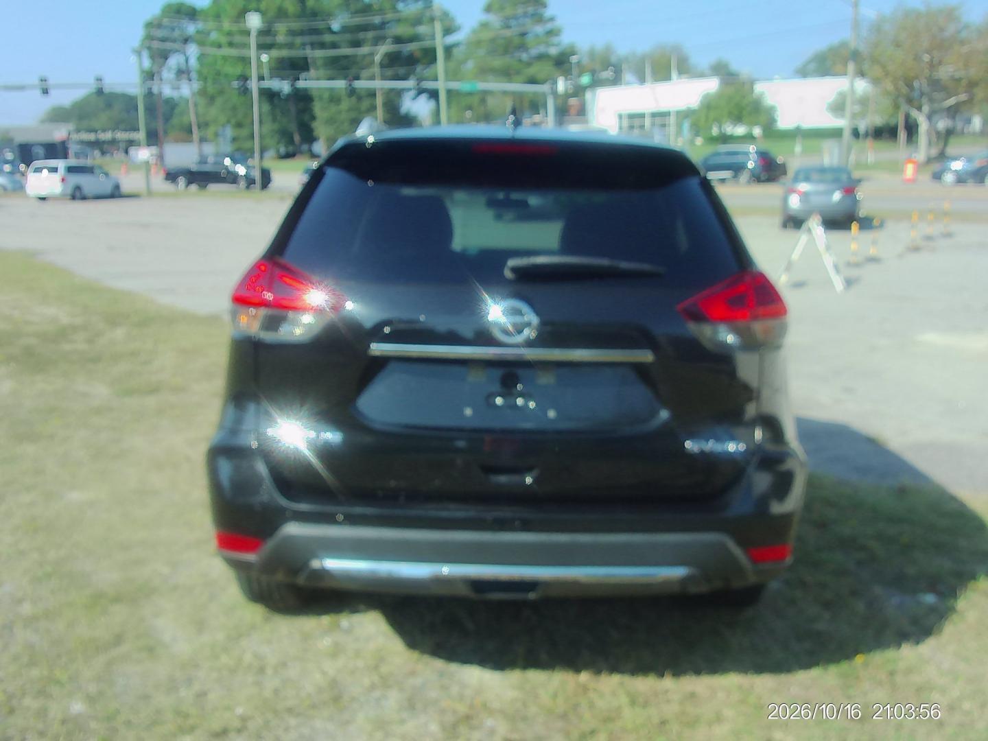 2018 Black Nissan Rogue S AWD (KNMAT2MV2JP) with an 2.5L L4 DOHC 16V engine, CVT transmission, located at 2553 Airline Blvd, Portsmouth, VA, 23701, (757) 488-8331, 36.813889, -76.357597 - ***VEHICLE TERMS*** Down Payment: $999 Weekly Payment: $125 APR: 23.9% Repayment Terms: 42 Months *** CALL ELIZABETH SMITH - DIRECTOR OF MARKETING @ 757-488-8331 TO SCHEDULE YOUR APPOINTMENT TODAY AND GET PRE-APPROVED RIGHT OVER THE PHONE***- Photo#6
