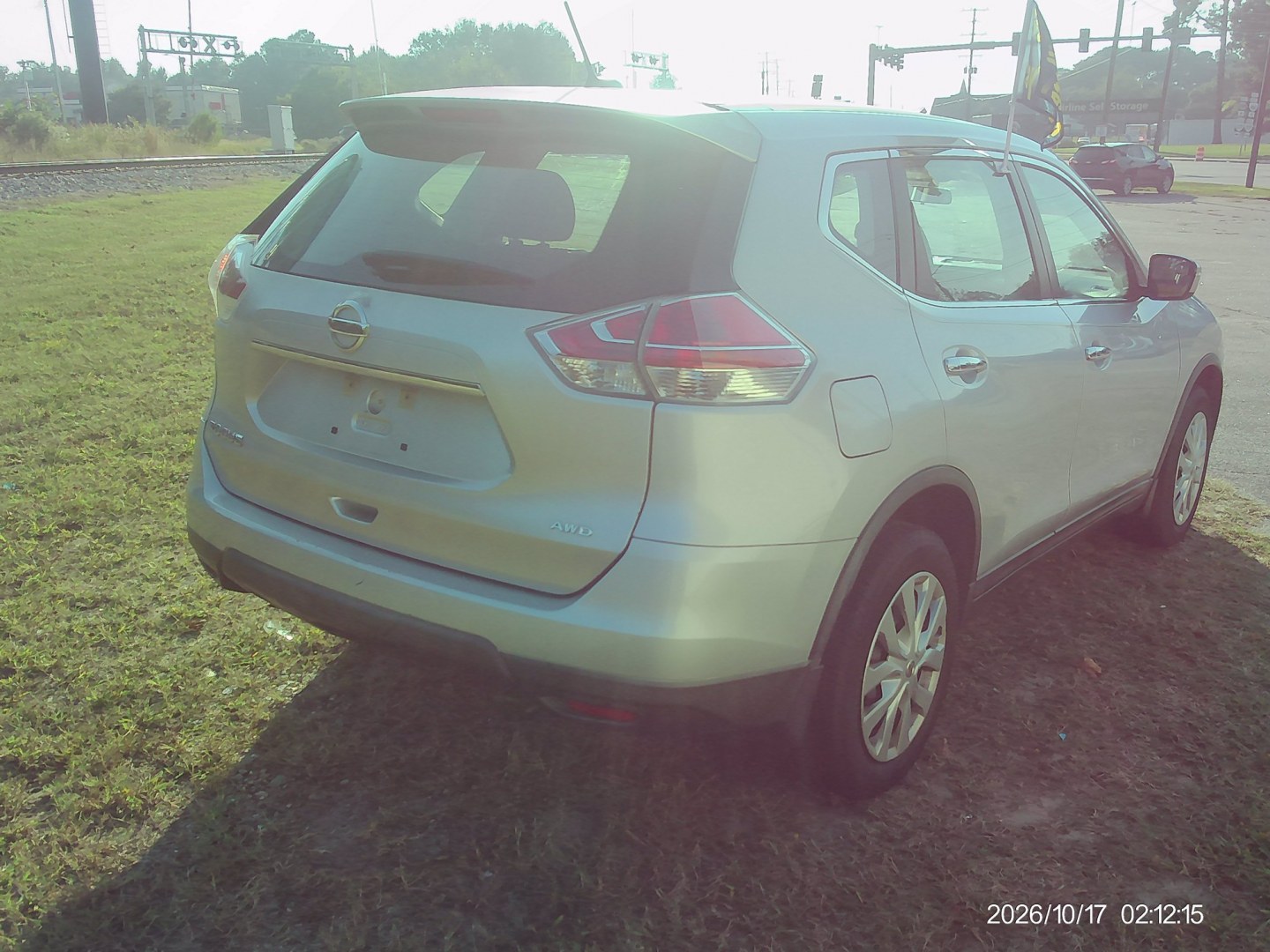 2015 Silver Nissan Rogue S AWD (KNMAT2MV7FP) with an 2.5L L4 DOHC 16V engine, CVT transmission, located at 2553 Airline Blvd, Portsmouth, VA, 23701, (757) 488-8331, 36.813889, -76.357597 - ***VEHICLE TERMS*** Down Payment: $899 Weekly Payment: $115 APR: 23.9% Repayment Terms: 42 Months *** CALL ELIZABETH SMITH - DIRECTOR OF MARKETING @ 757-488-8331 TO SCHEDULE YOUR APPOINTMENT TODAY AND GET PRE-APPROVED RIGHT OVER THE PHONE***- Photo#5