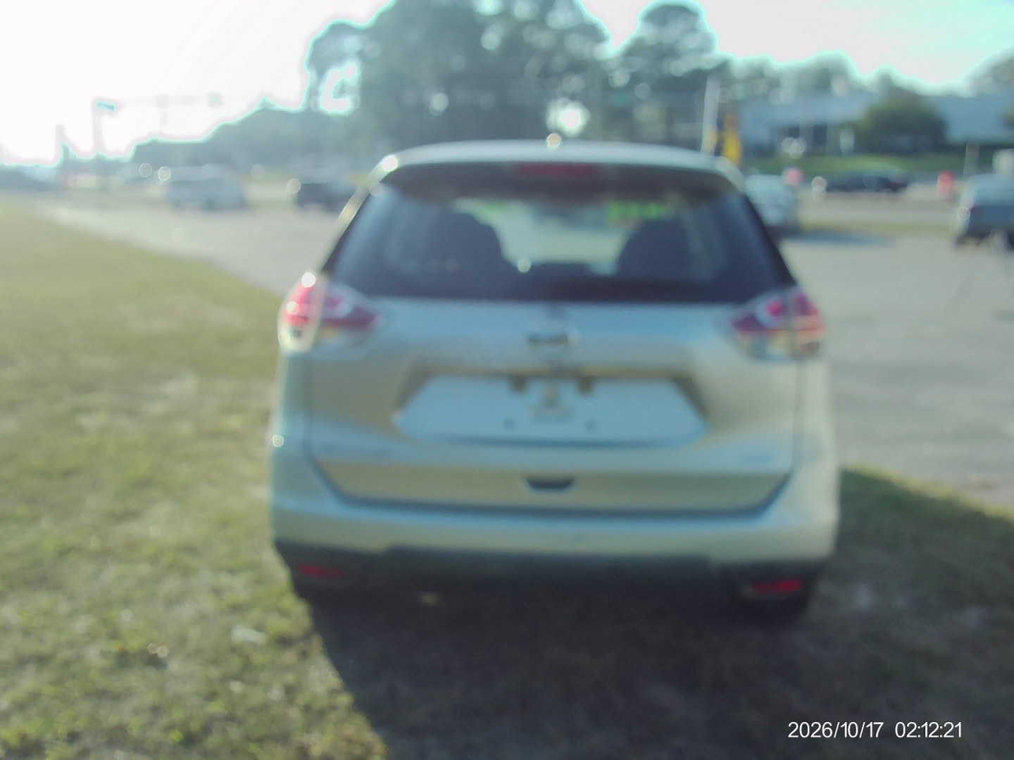 2015 Silver Nissan Rogue S AWD (KNMAT2MV7FP) with an 2.5L L4 DOHC 16V engine, CVT transmission, located at 2553 Airline Blvd, Portsmouth, VA, 23701, (757) 488-8331, 36.813889, -76.357597 - ***VEHICLE TERMS*** Down Payment: $899 Weekly Payment: $115 APR: 23.9% Repayment Terms: 42 Months *** CALL ELIZABETH SMITH - DIRECTOR OF MARKETING @ 757-488-8331 TO SCHEDULE YOUR APPOINTMENT TODAY AND GET PRE-APPROVED RIGHT OVER THE PHONE***- Photo#6