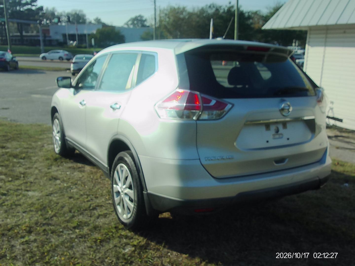 2015 Silver Nissan Rogue S AWD (KNMAT2MV7FP) with an 2.5L L4 DOHC 16V engine, CVT transmission, located at 2553 Airline Blvd, Portsmouth, VA, 23701, (757) 488-8331, 36.813889, -76.357597 - ***VEHICLE TERMS*** Down Payment: $899 Weekly Payment: $115 APR: 23.9% Repayment Terms: 42 Months *** CALL ELIZABETH SMITH - DIRECTOR OF MARKETING @ 757-488-8331 TO SCHEDULE YOUR APPOINTMENT TODAY AND GET PRE-APPROVED RIGHT OVER THE PHONE***- Photo#7